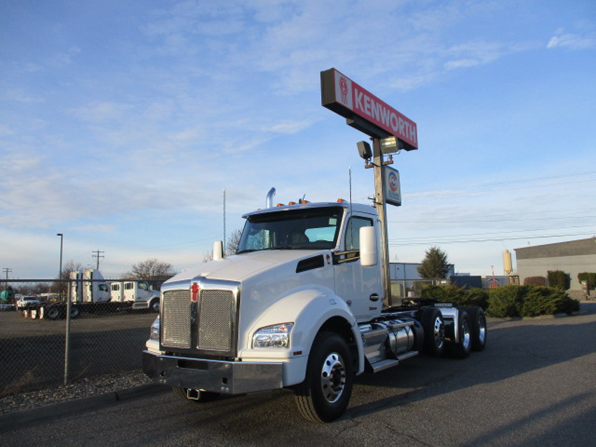 2026 Kenworth T880 2026 Kenworth T880 - image 1 of 6