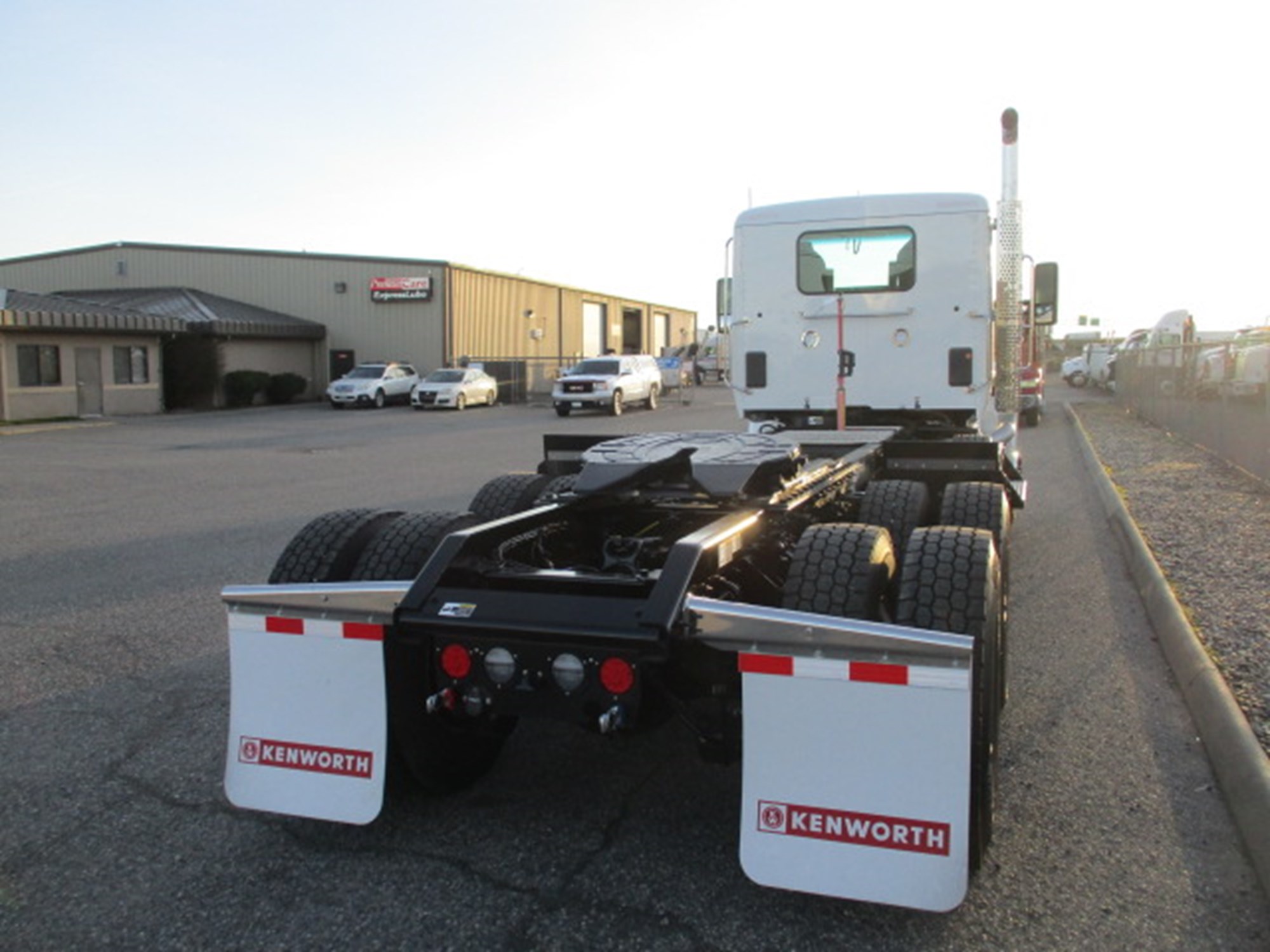 2026 Kenworth T880 - image 3