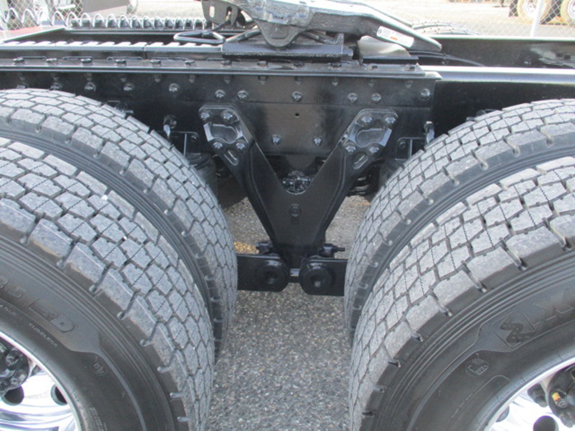 2026 Kenworth T880 - image 6