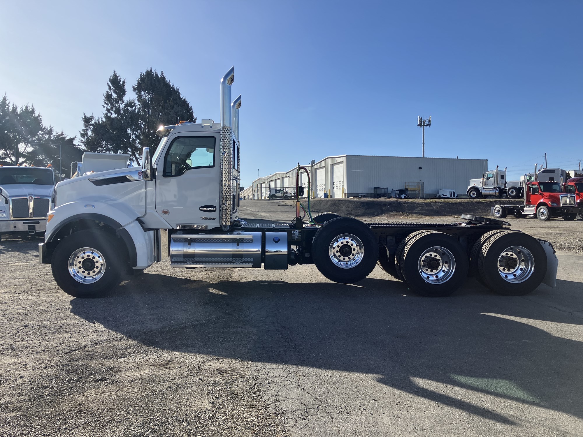 2027 Kenworth T880 2027 Kenworth T880 - image 2 of 6