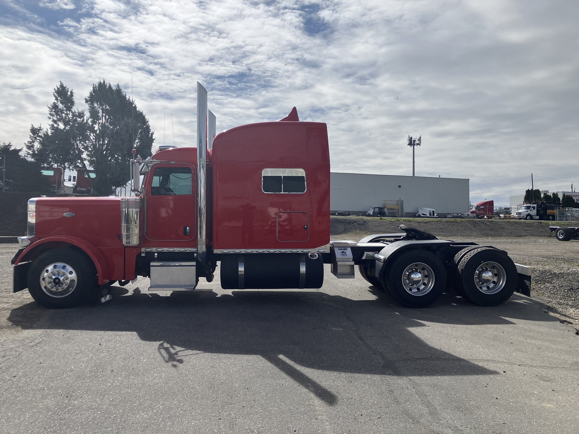 2007 Peterbilt 379 - image 2 of 6
