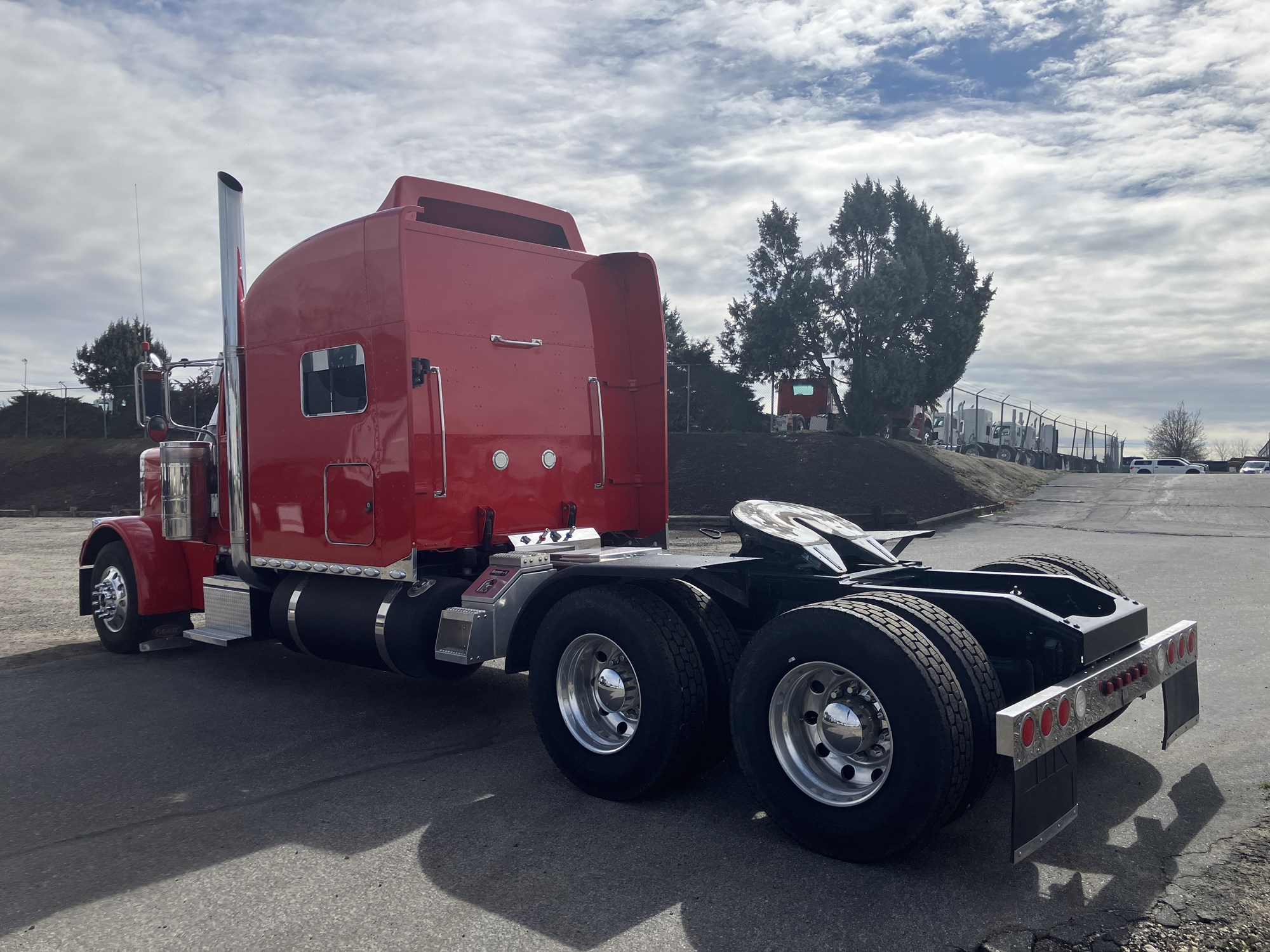 2007 Peterbilt 379 - image 3 of 6
