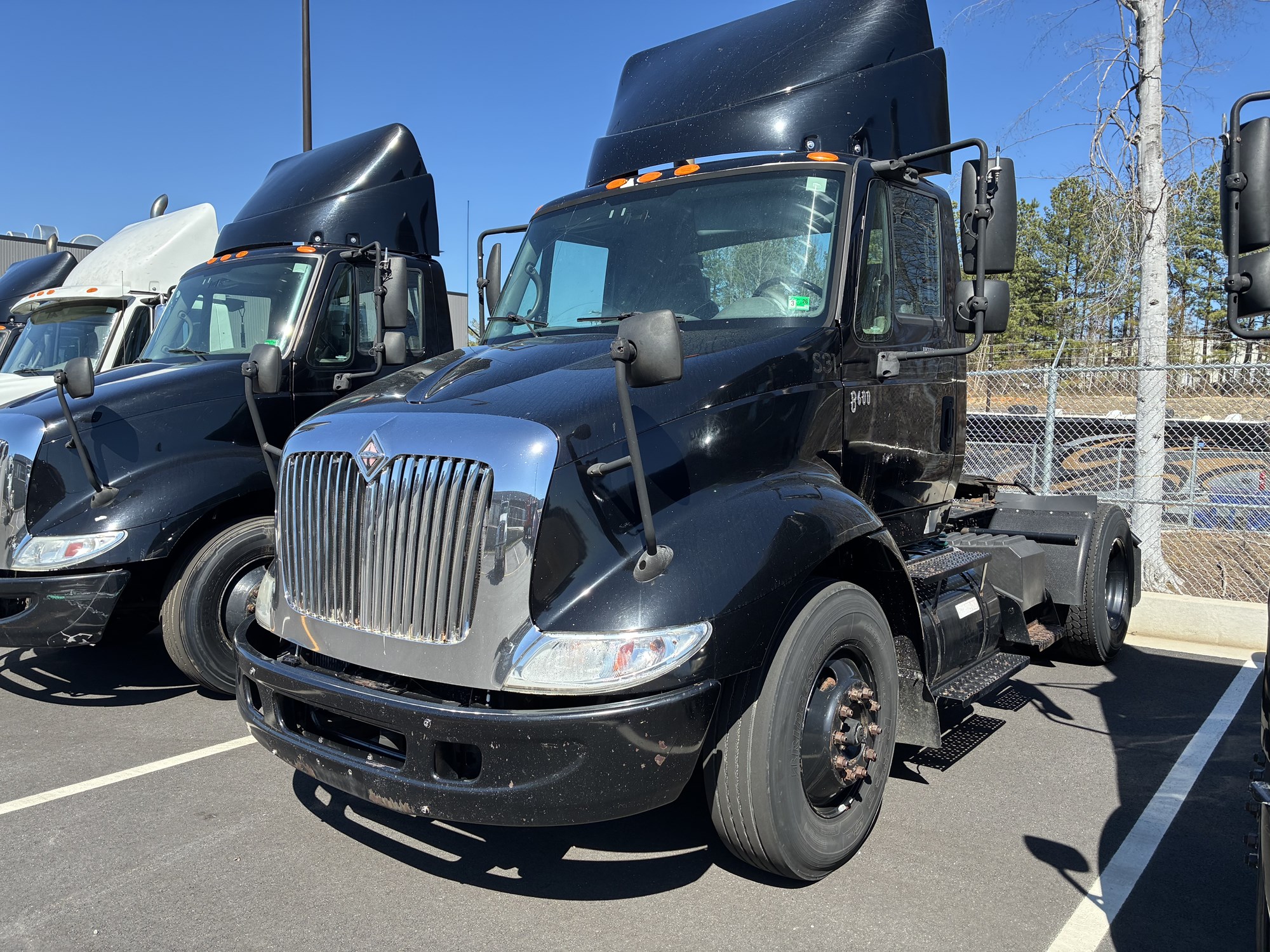 2007 International 8600 - image 1 of 6