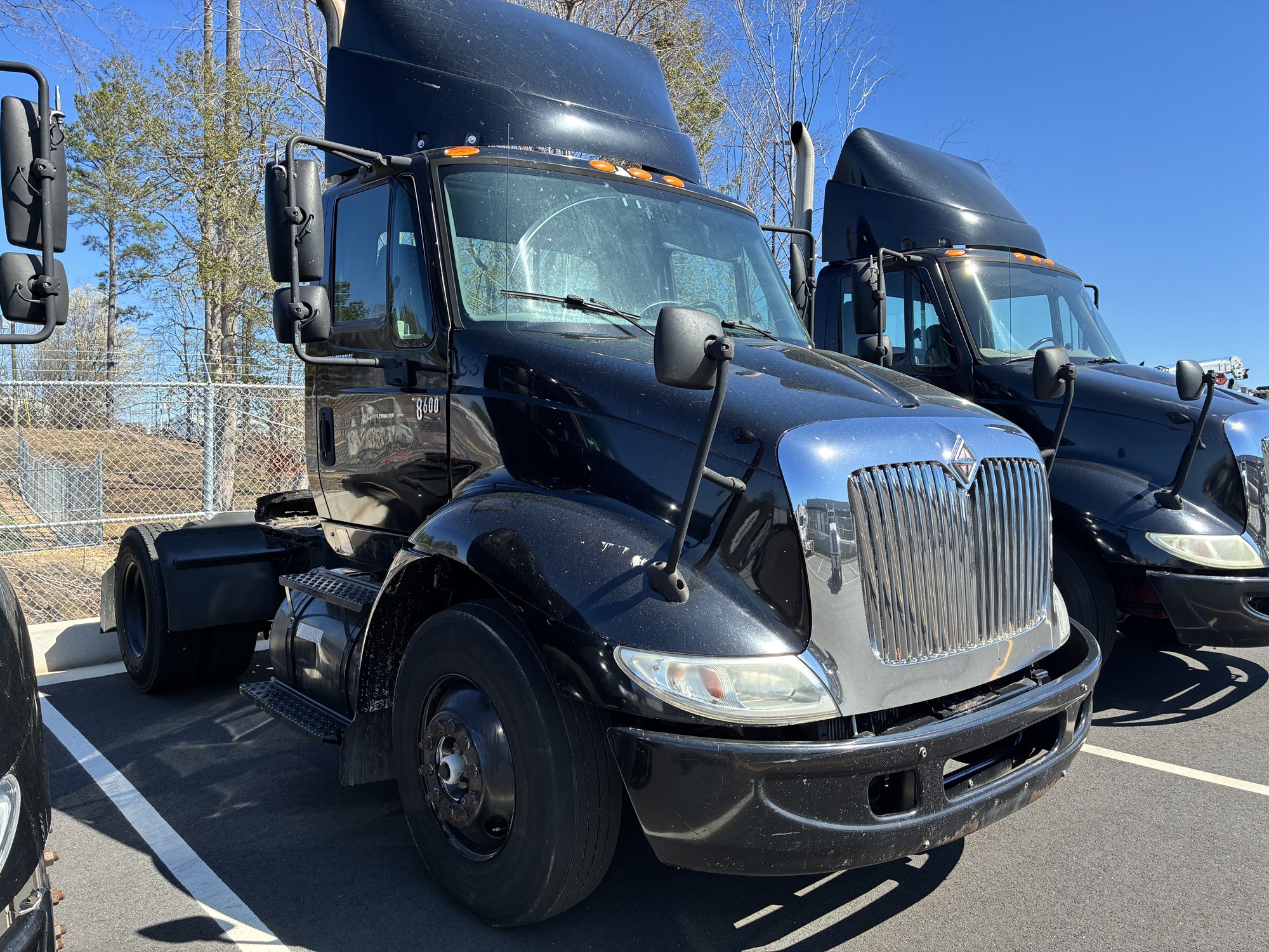 2007 International 8600 - image 2 of 6