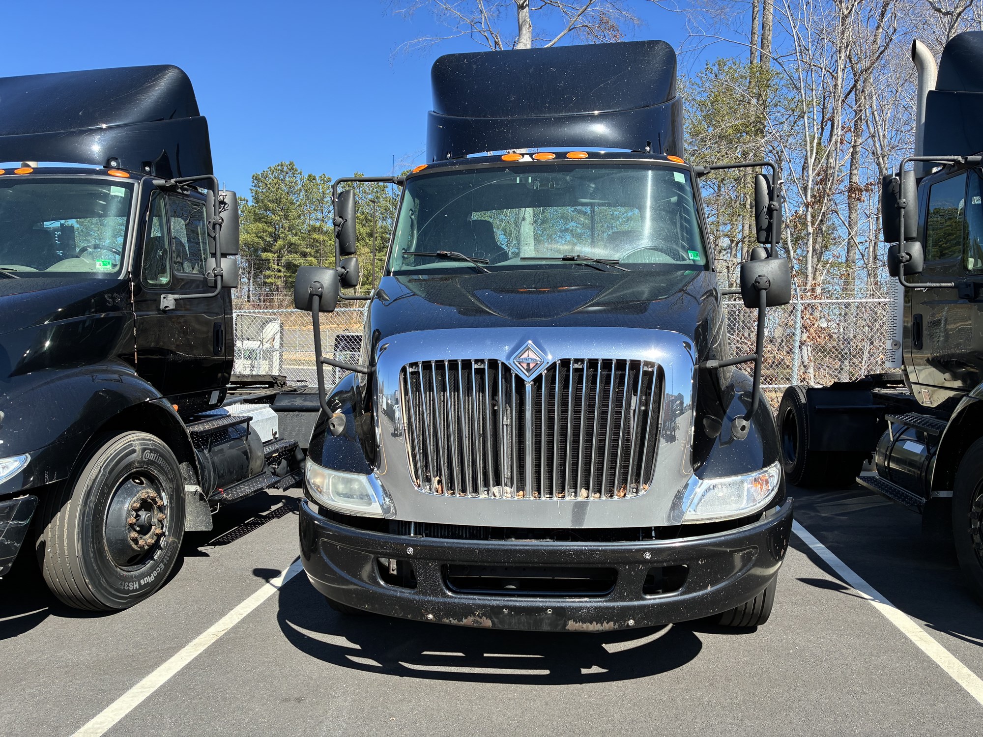 2007 International 8600 - image 3 of 6