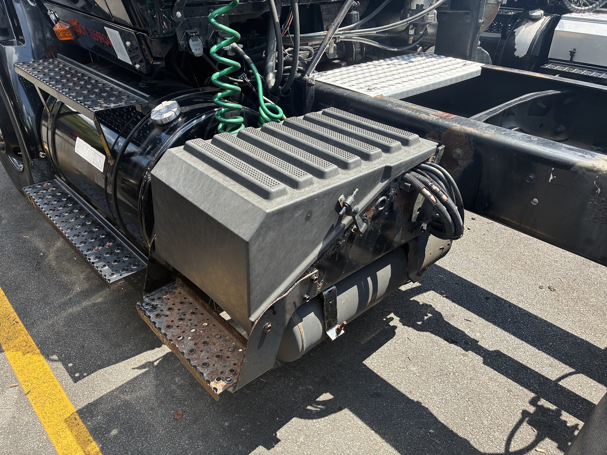 2007 International 8600 - image 4 of 6