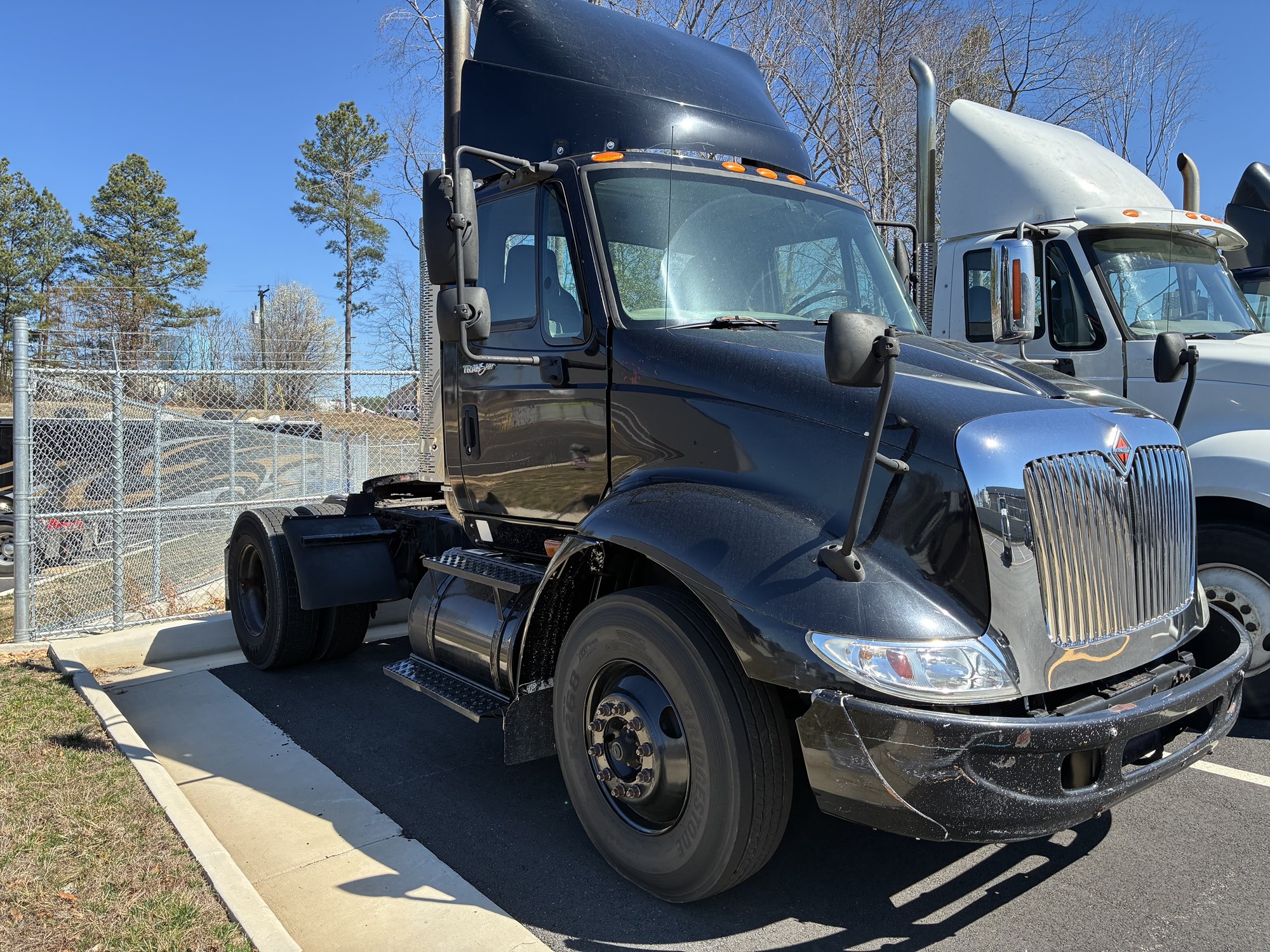 2009 International 8600 - image 1 of 6
