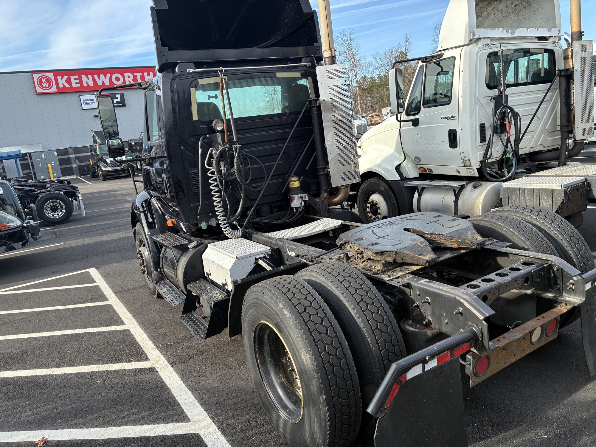 2009 International 8600 - image 3 of 6