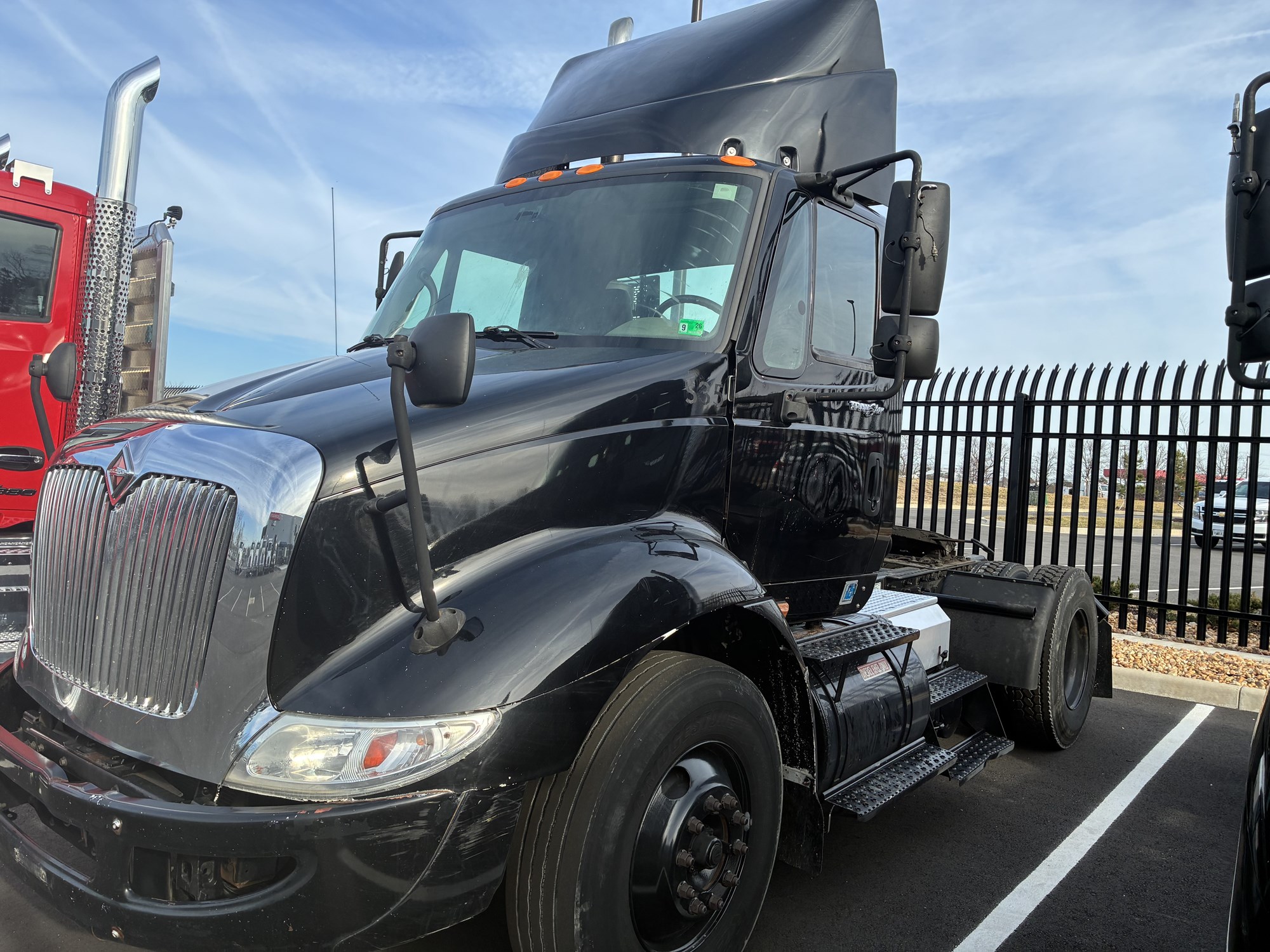 2009 International 8600 - image 1 of 6