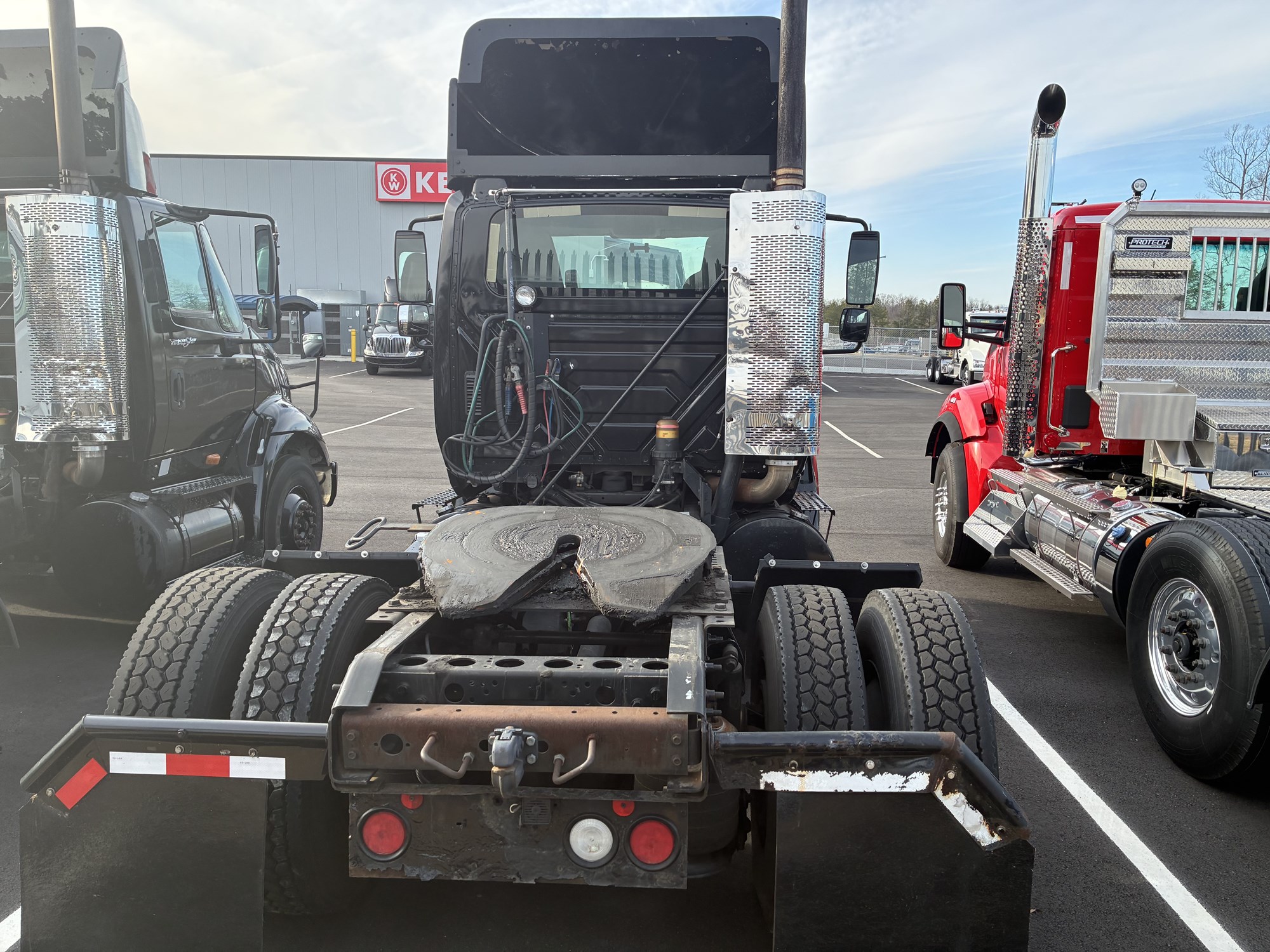 2009 International 8600 - image 4 of 6