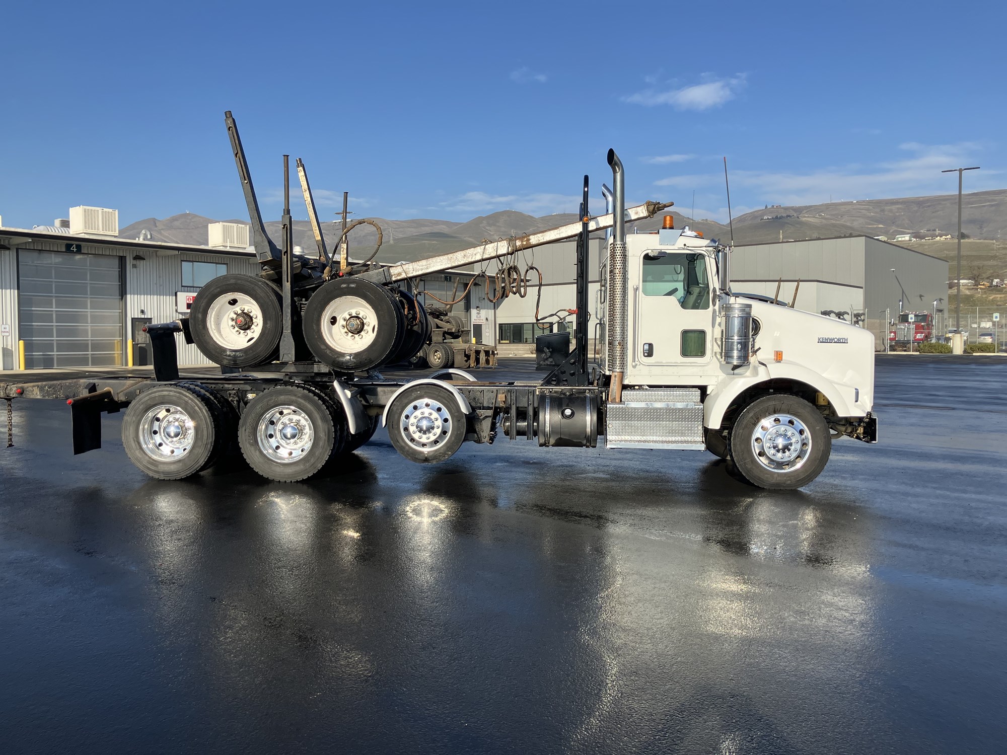 2011 Kenworth T800 - image 3