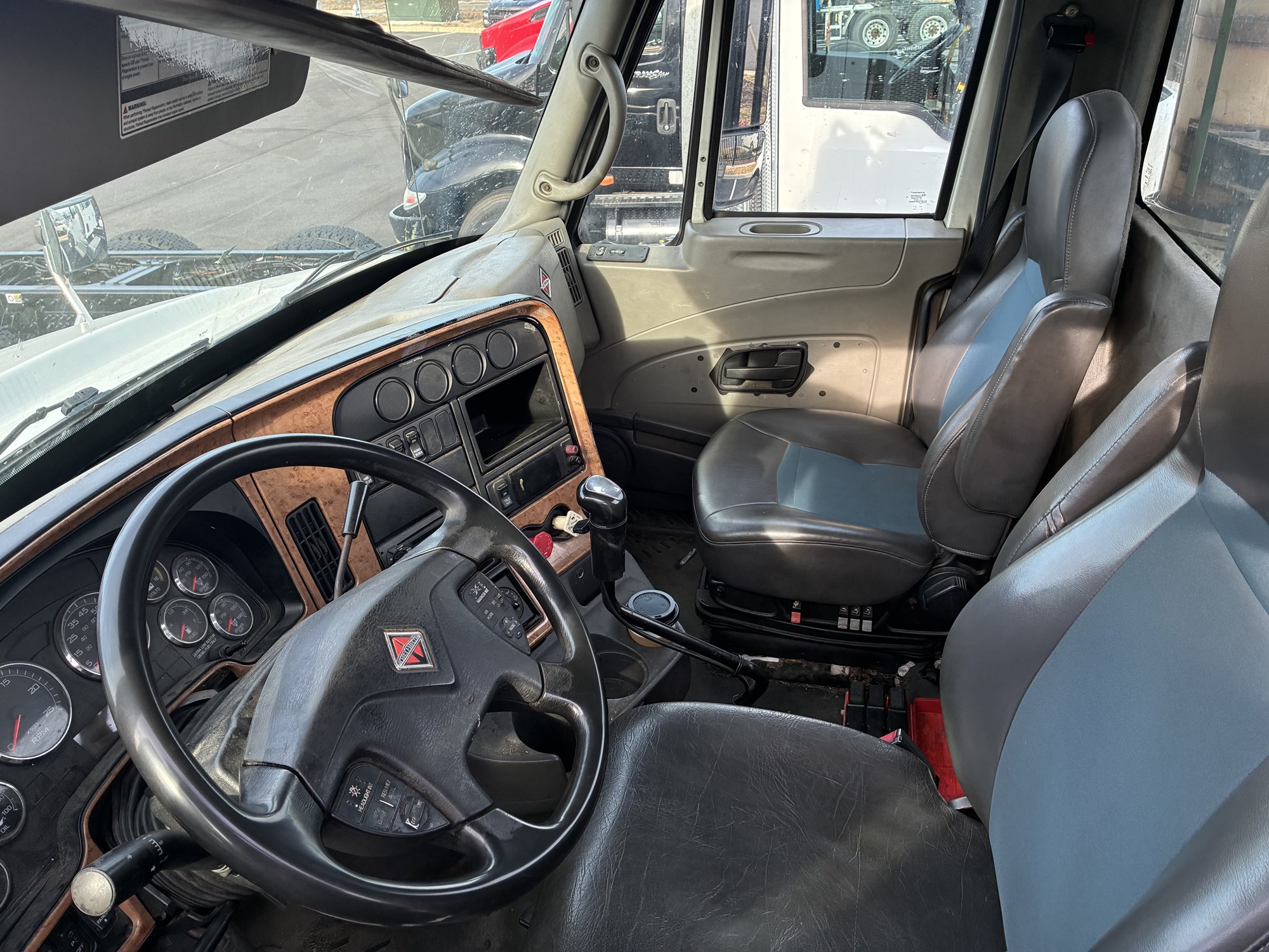 2011 International Prostar Premium 6X4 - image 5 of 6