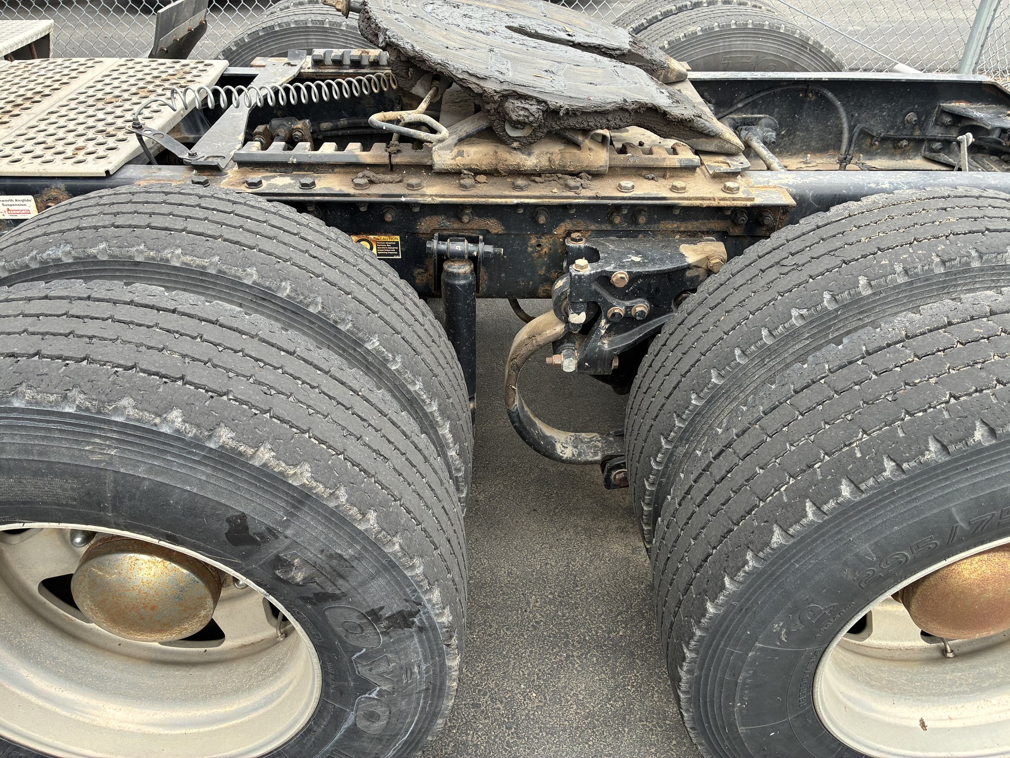 2015 Kenworth T680 - image 5 of 6