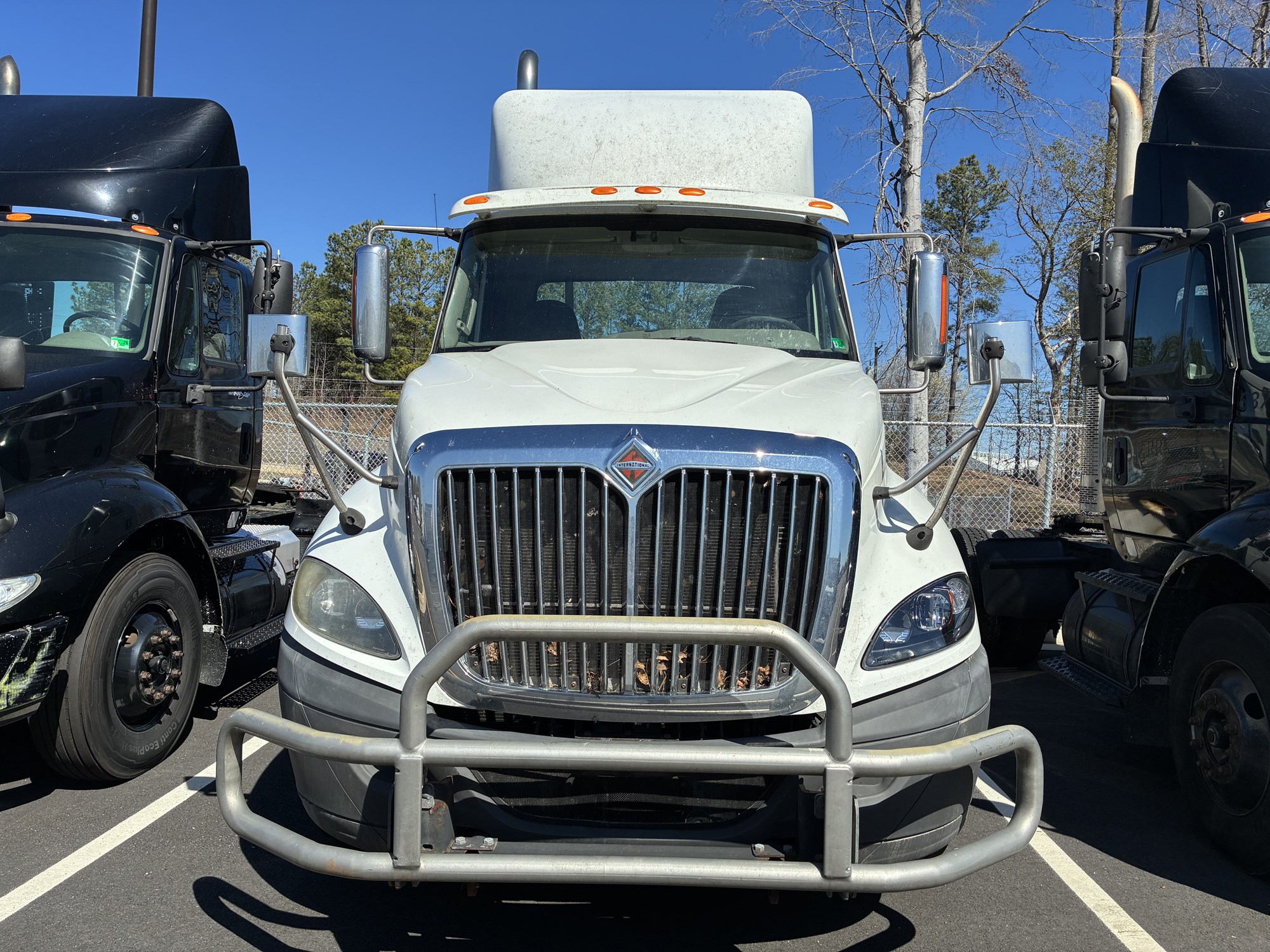 2015 International Prostar - image 2 of 6