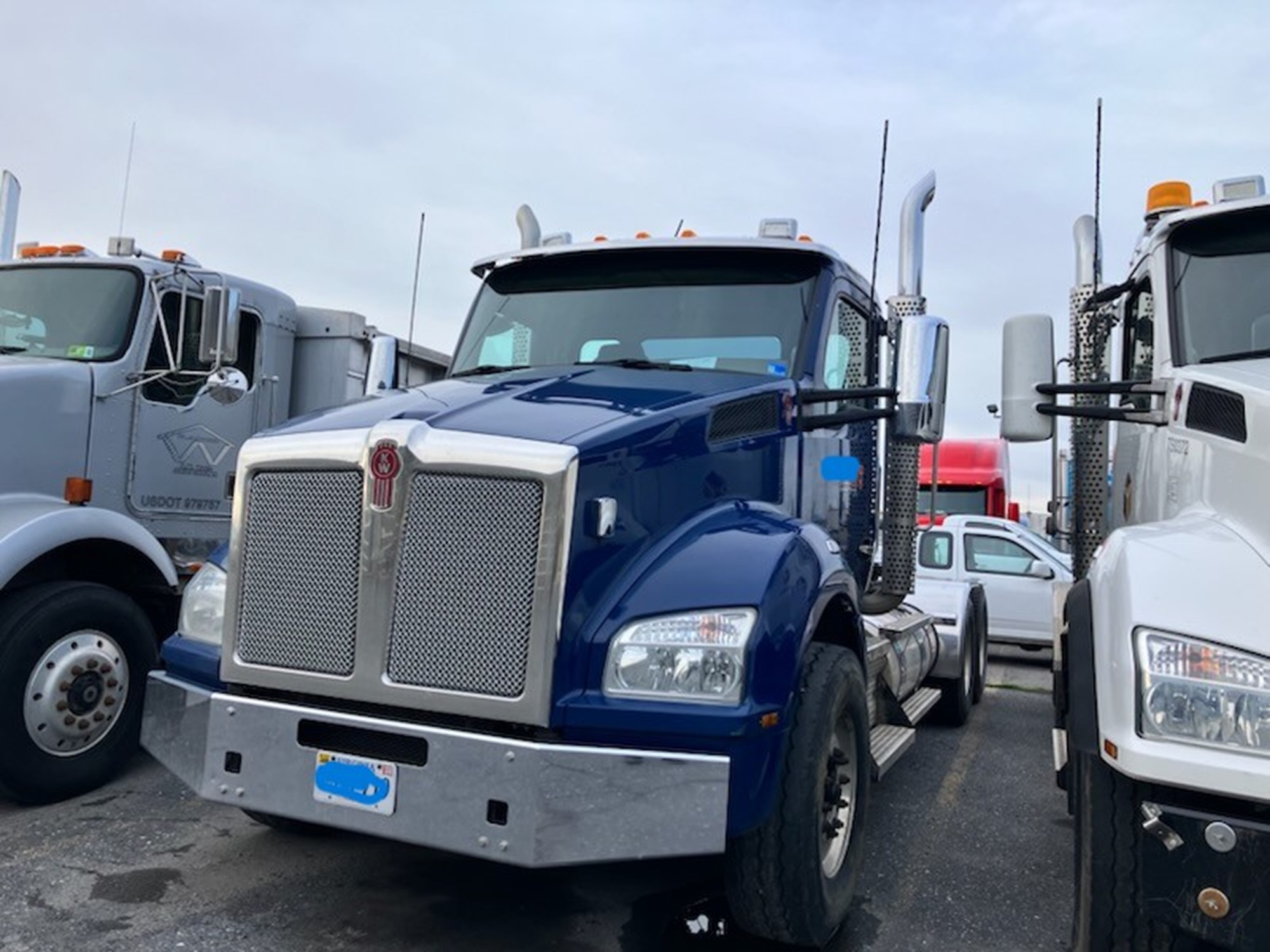 2016 Kenworth T880 2016 Kenworth T880 - image 1 of 1