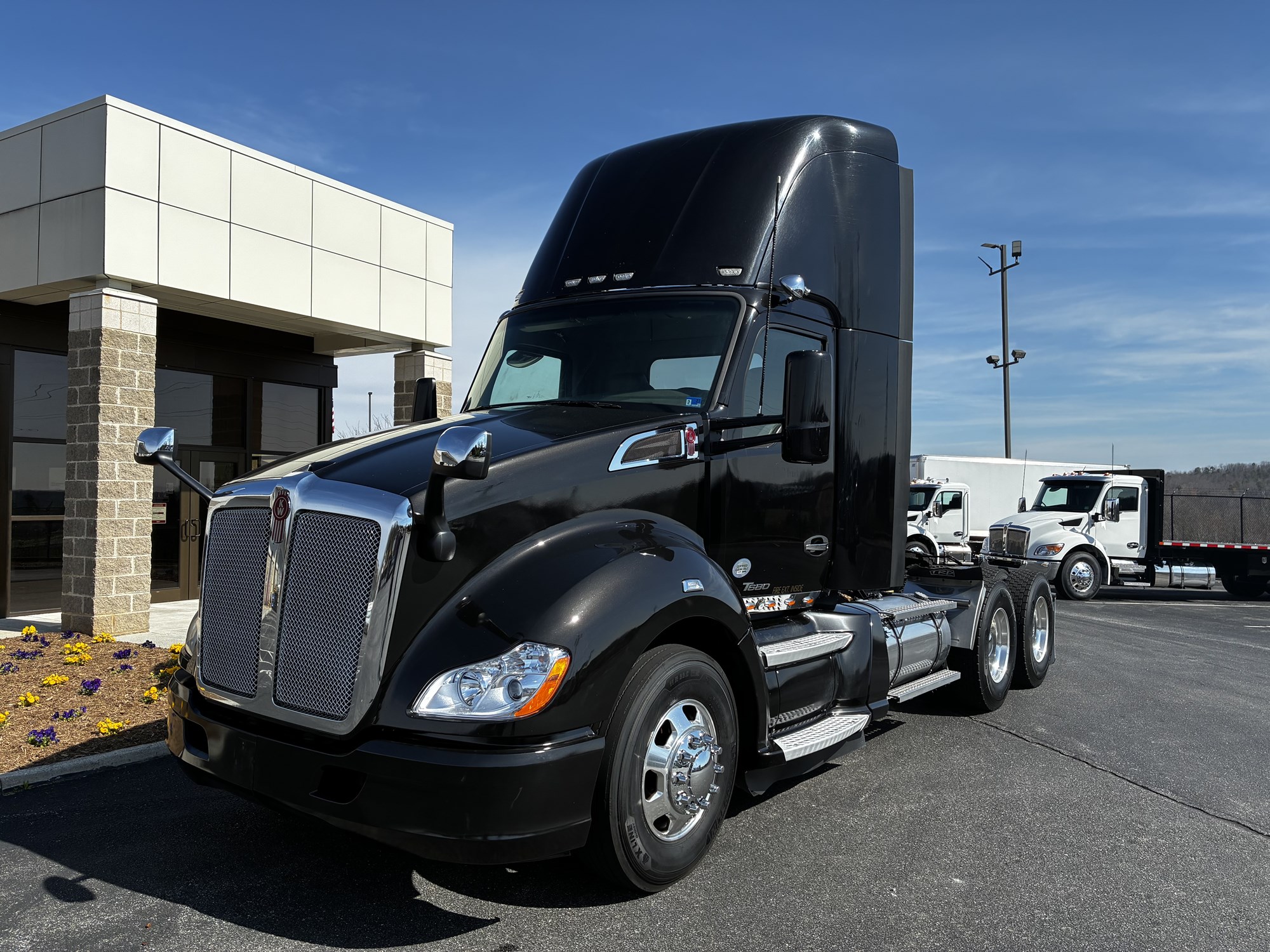 2017 Kenworth T680 - image 1 of 6