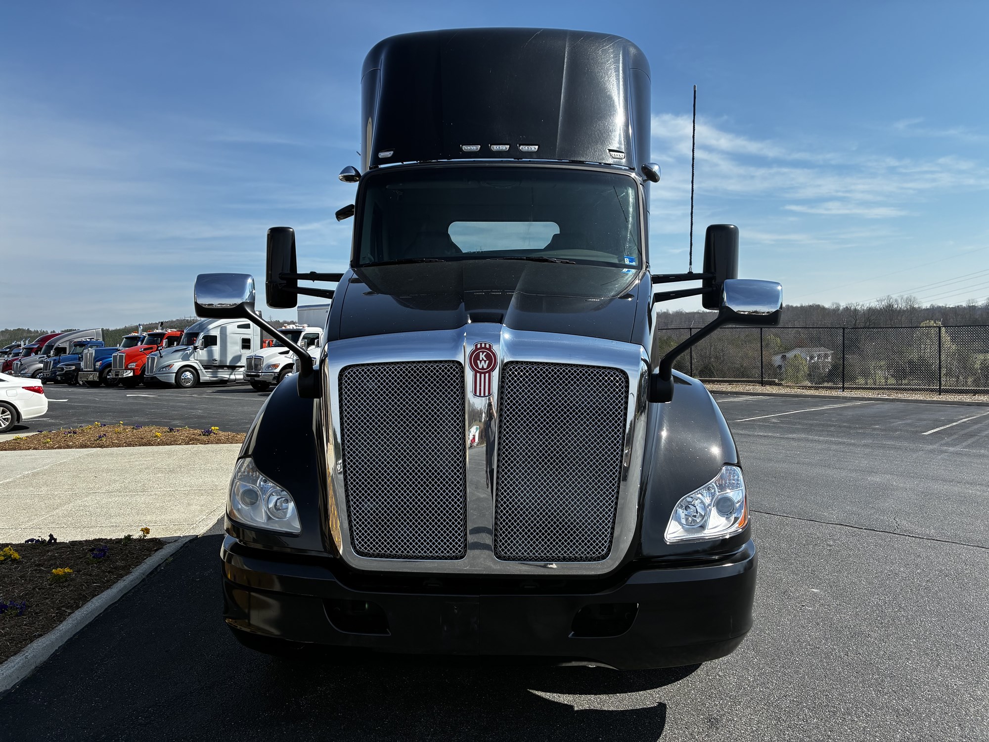 2017 Kenworth T680 - image 2 of 6