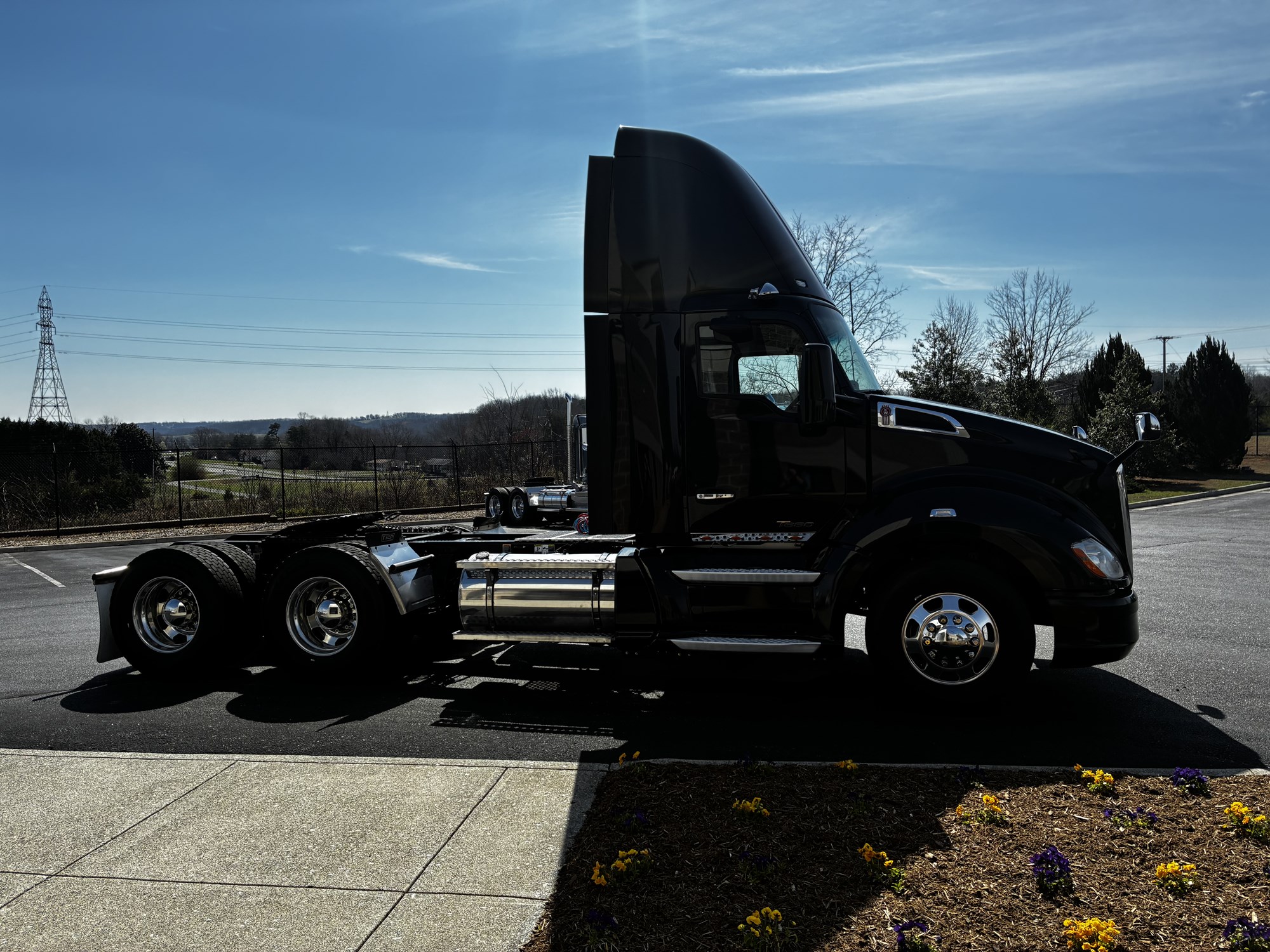 2017 Kenworth T680 - image 4 of 6