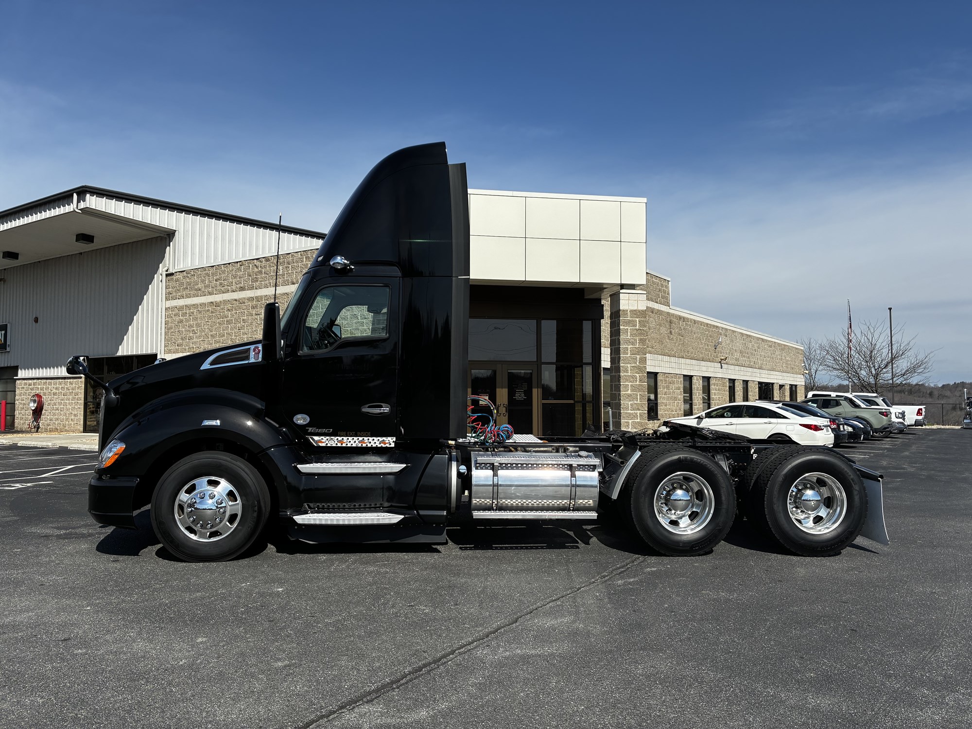 2017 Kenworth T680 - image 5 of 6
