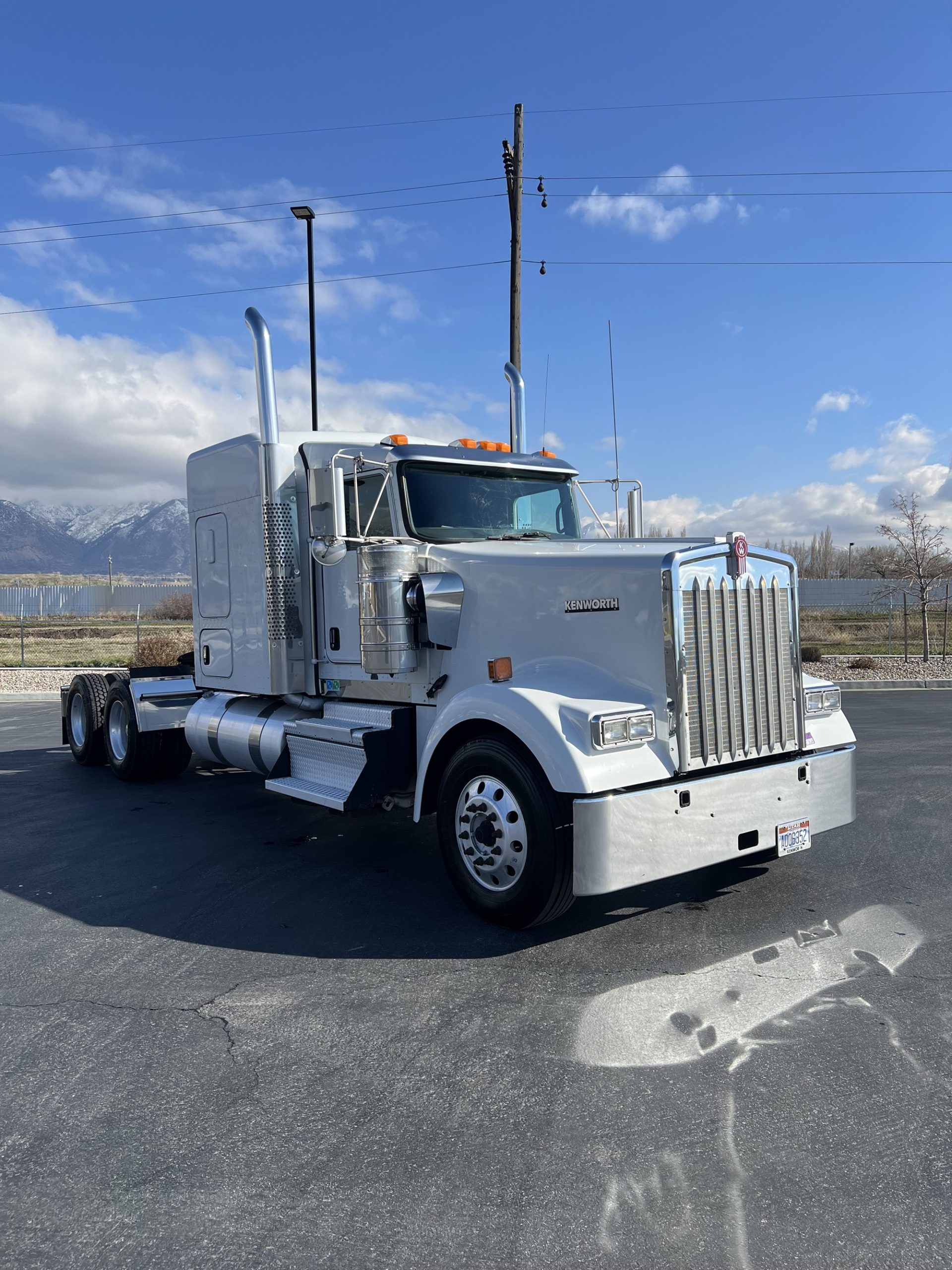 2018 Kenworth W900 - image 2 of 6