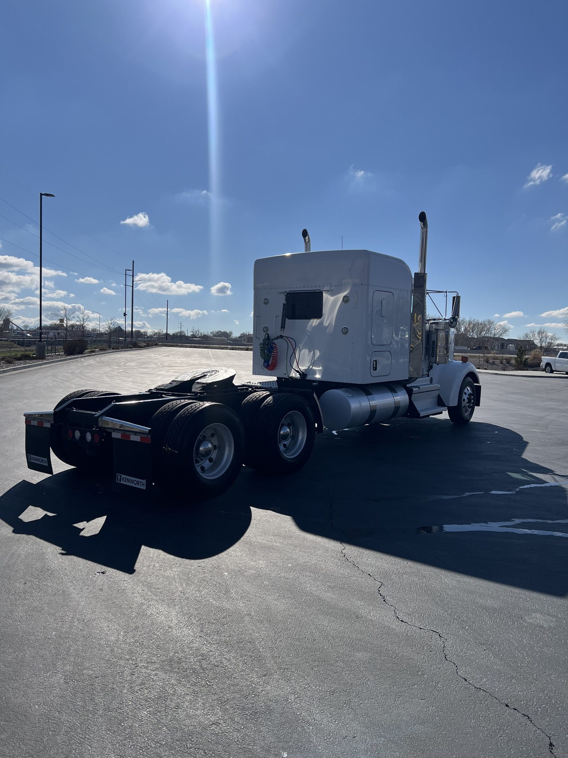 2018 Kenworth W900 - image 3 of 6