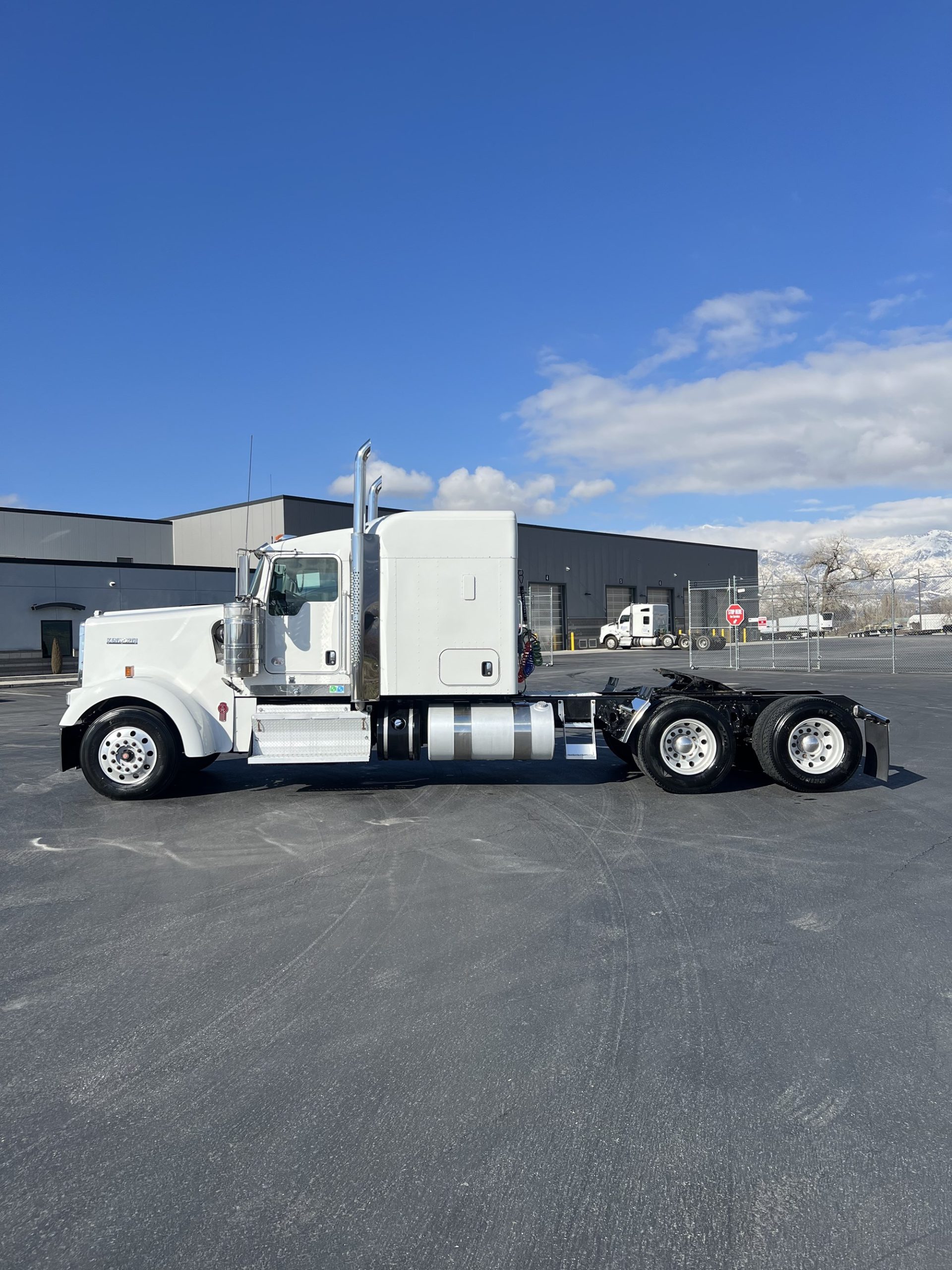 2018 Kenworth W900 - image 5 of 6