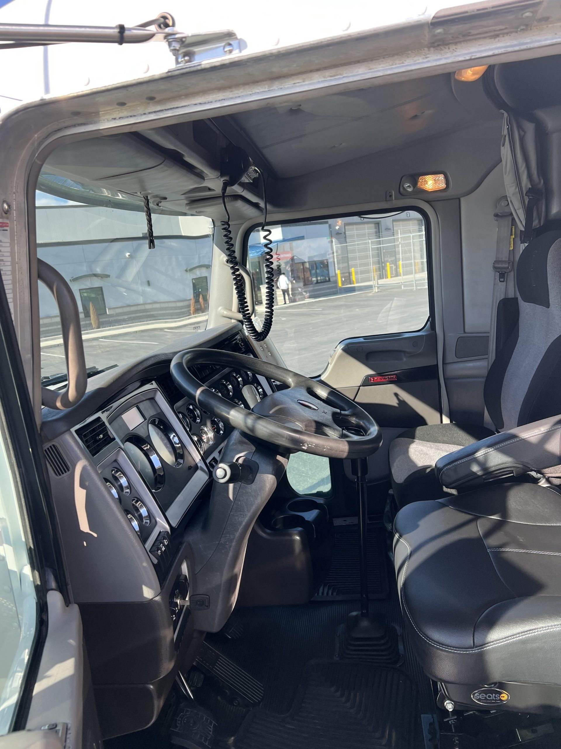2018 Kenworth W900 - image 6 of 6