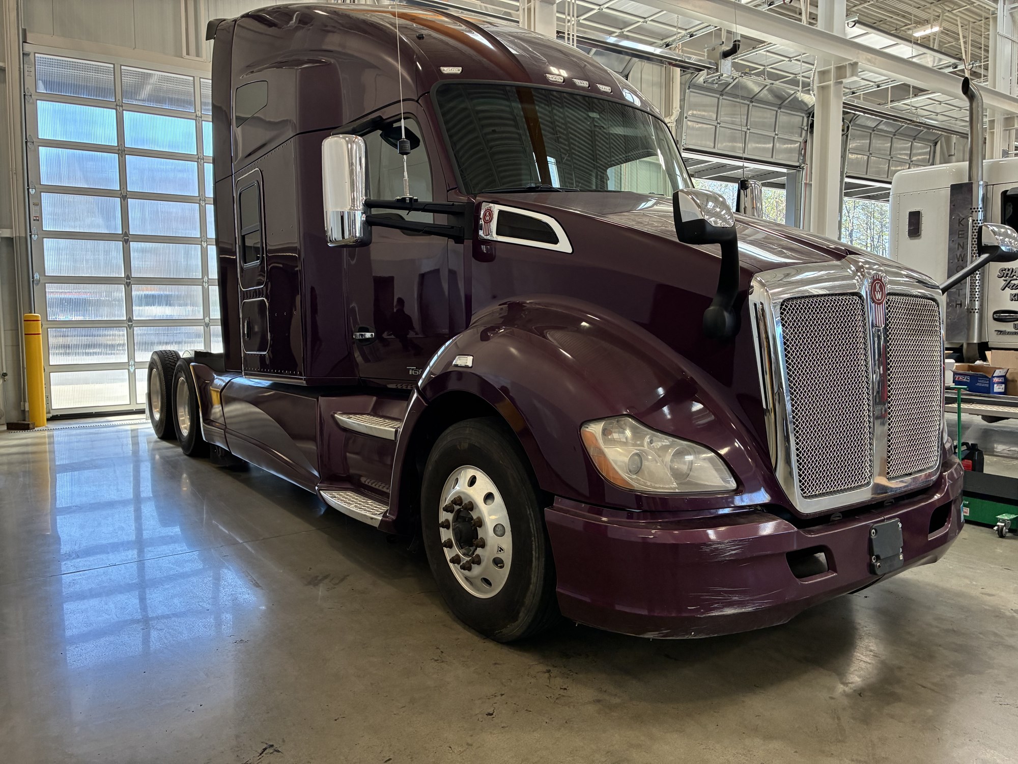 2019 Kenworth T680 - image 1 of 6