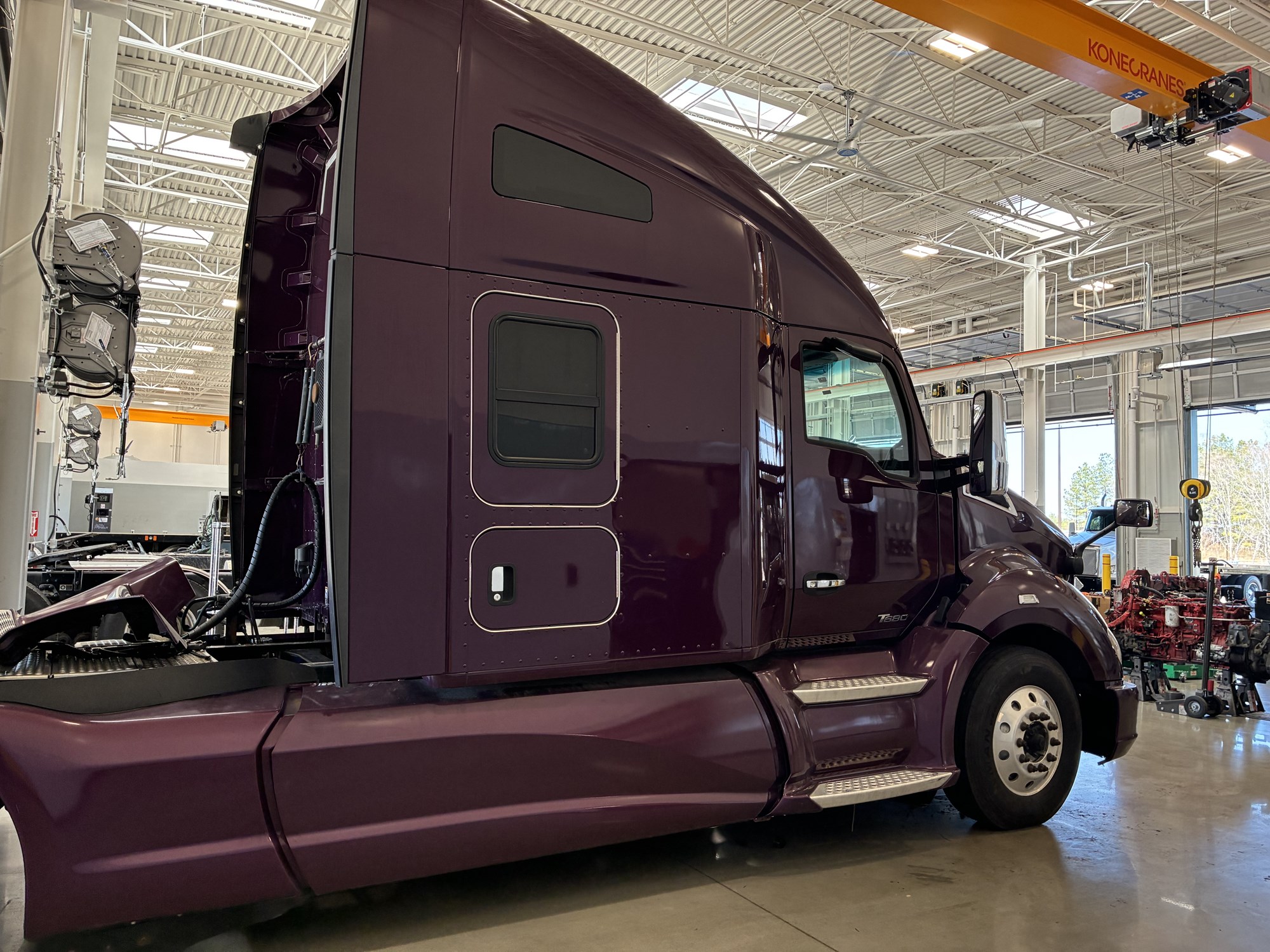 2019 Kenworth T680 - image 2 of 6