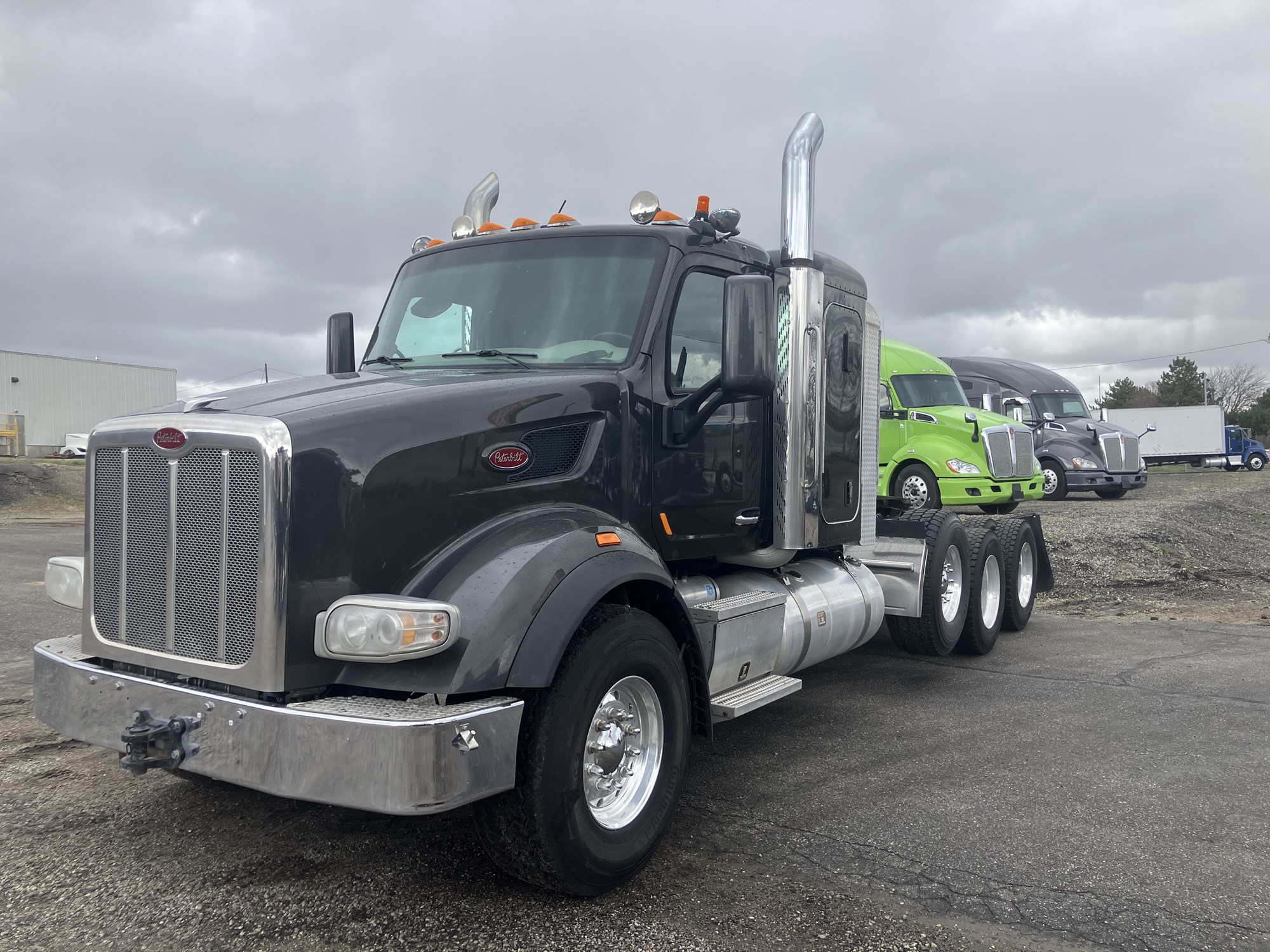 2020 Peterbilt 567 - image 1 of 6