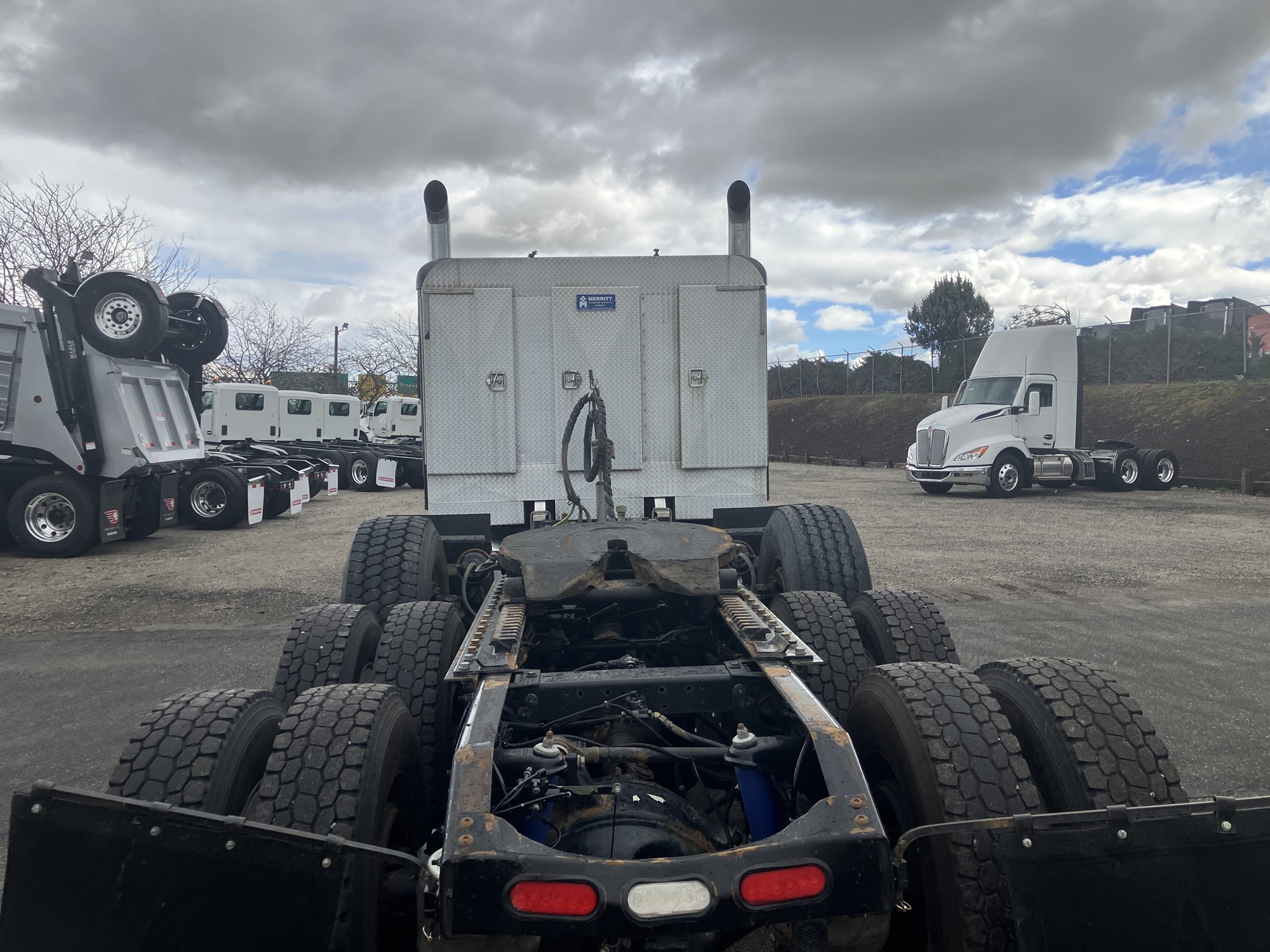 2020 Peterbilt 567 - image 4 of 6