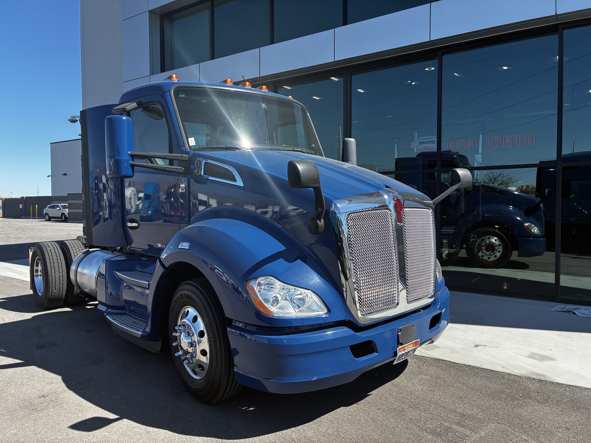 2020 Kenworth T680 - image 1 of 6