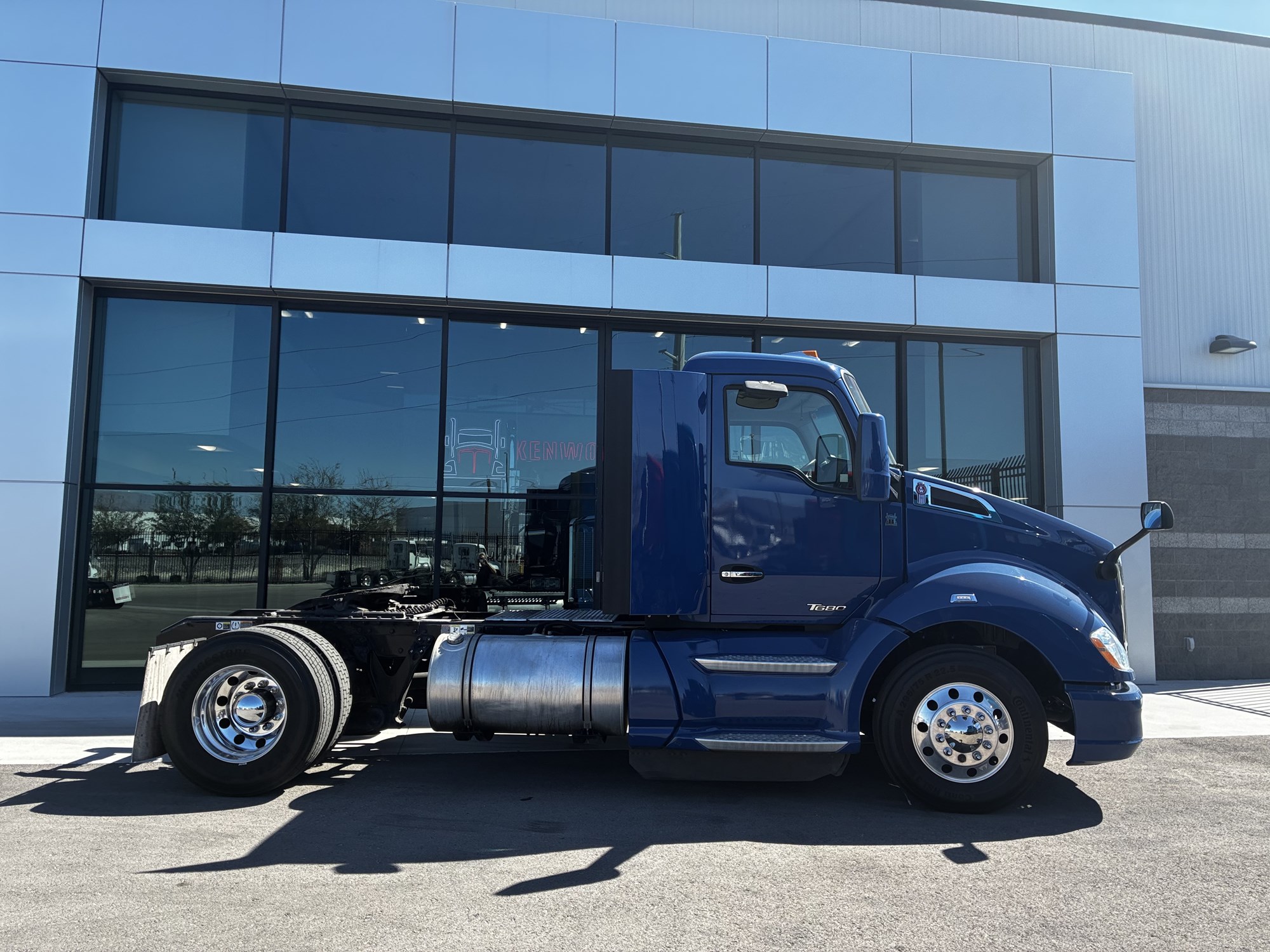 2020 Kenworth T680 - image 2 of 6