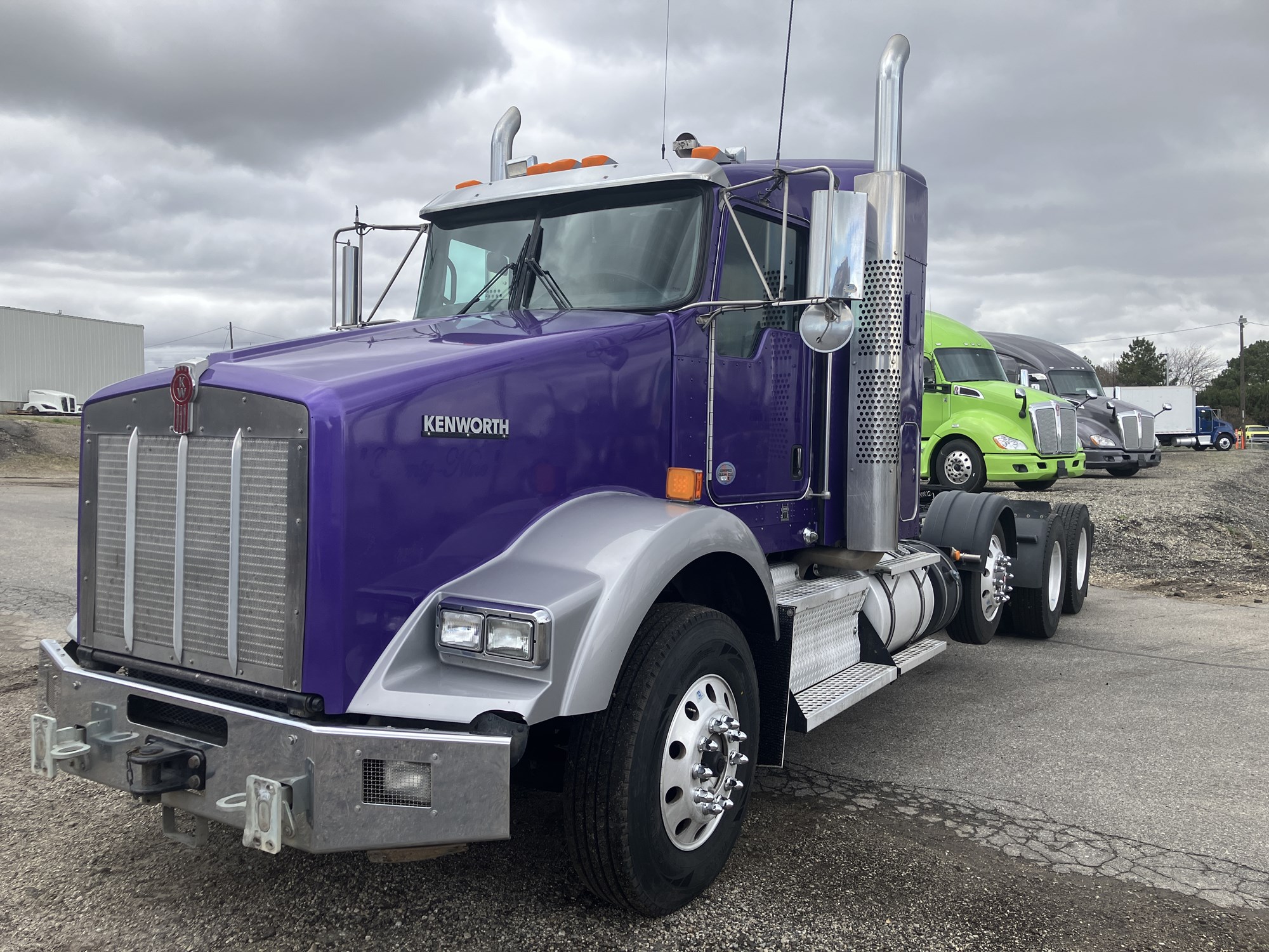 2020 Kenworth T800 - image 1 of 6