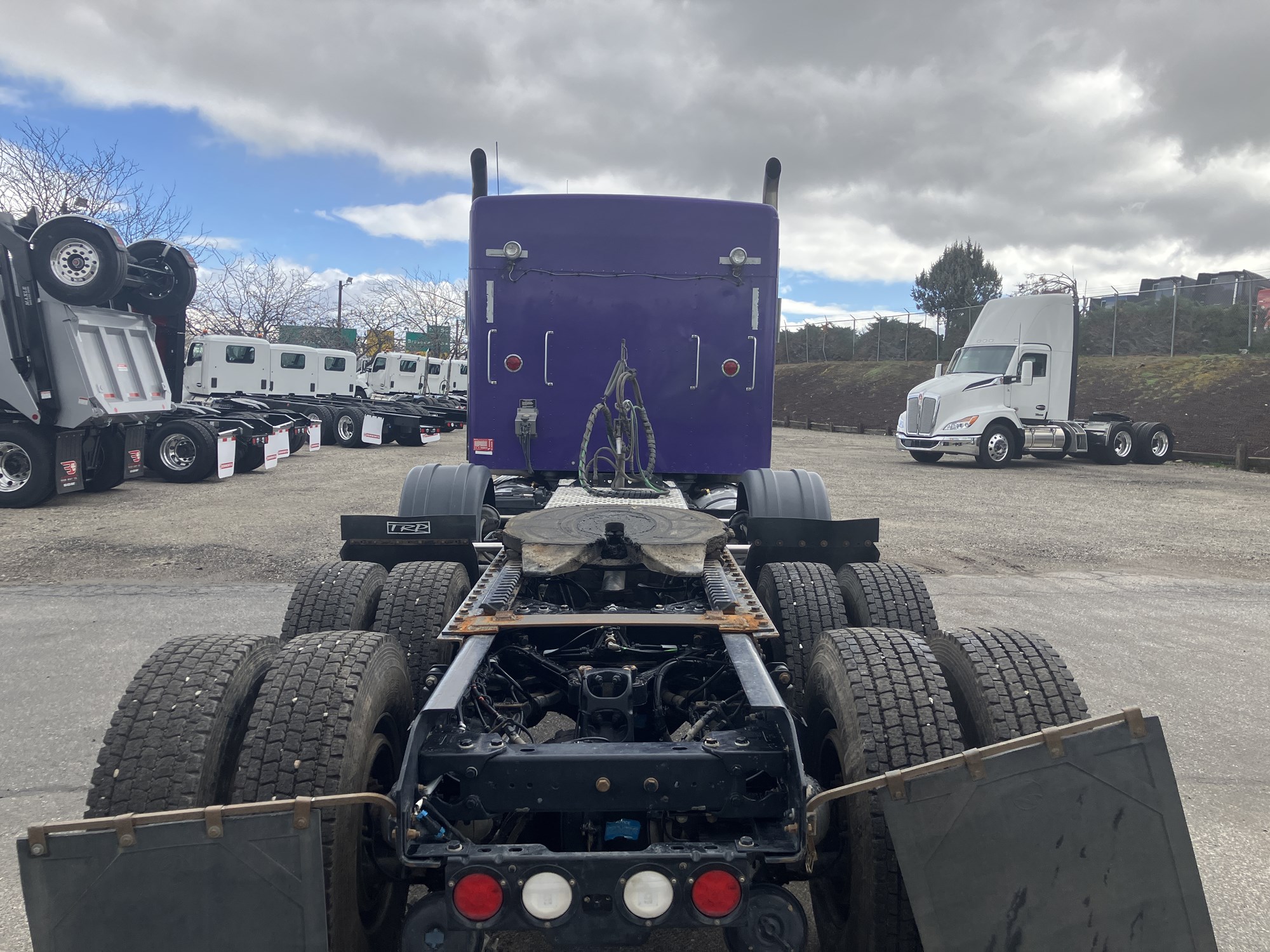 2020 Kenworth T800 - image 4 of 6