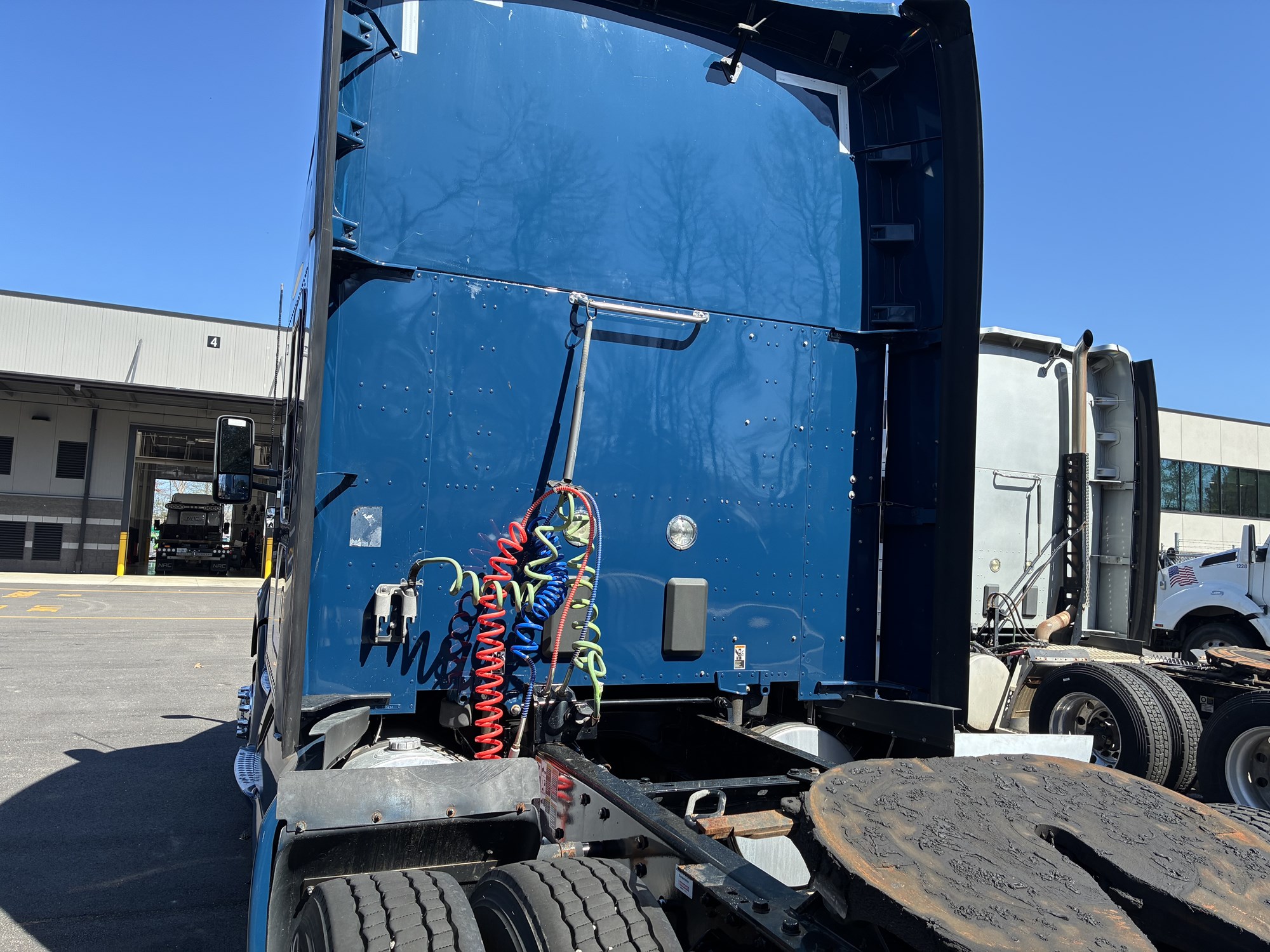 2020 Kenworth T680 - image 4 of 6