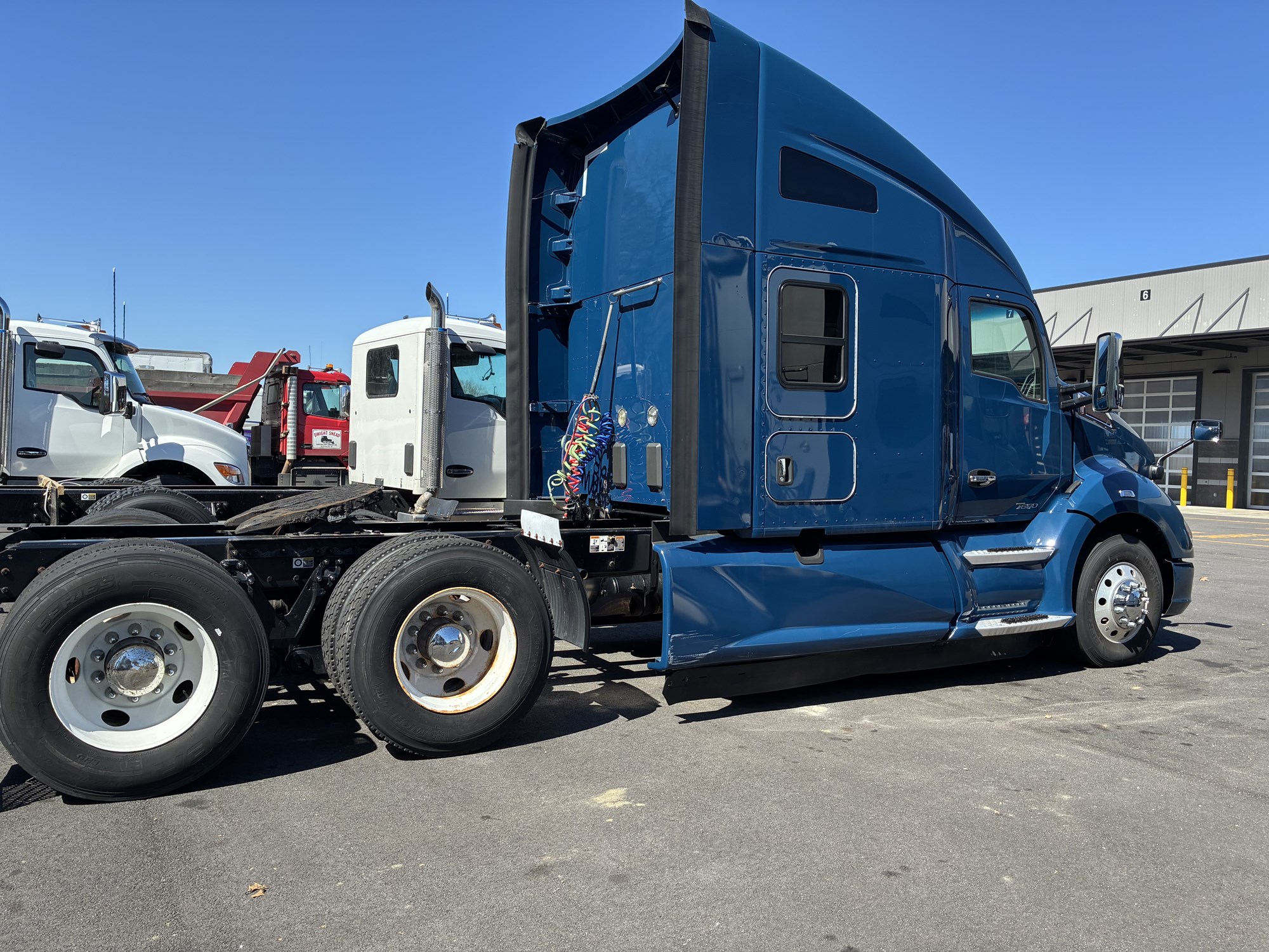 2020 Kenworth T680 - image 5 of 6