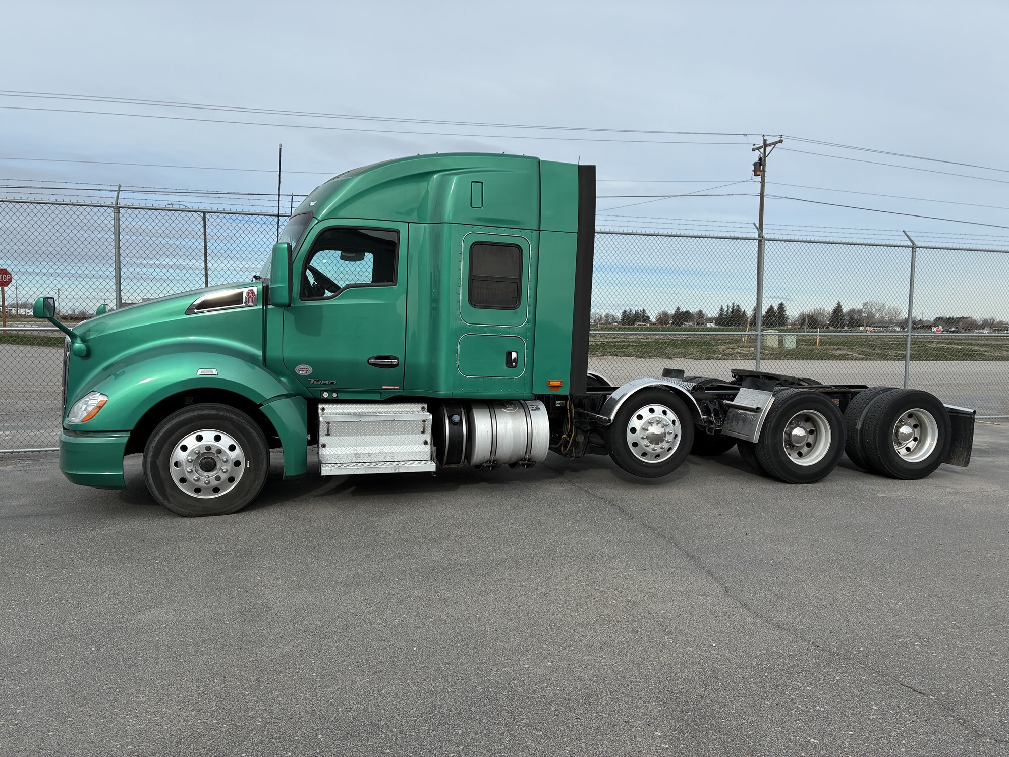 2020 Kenworth T680 - image 2