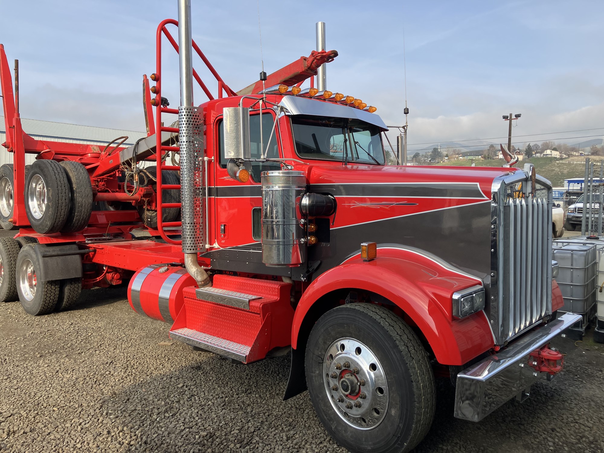 2020 Kenworth W900 - image 2 of 6