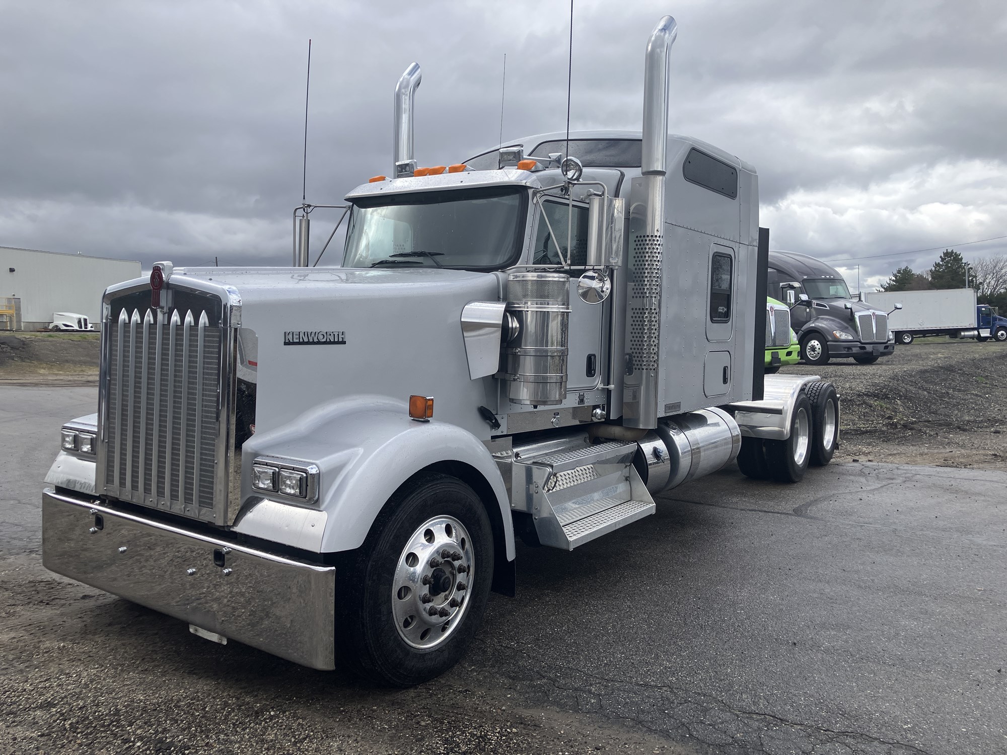2020 Kenworth W900 - image 1 of 6