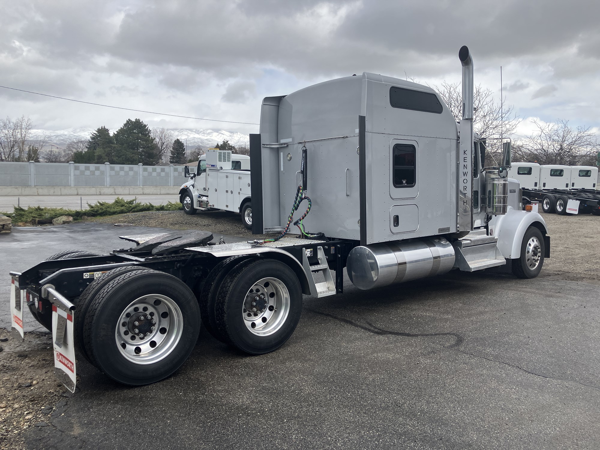 2020 Kenworth W900 - image 5 of 6