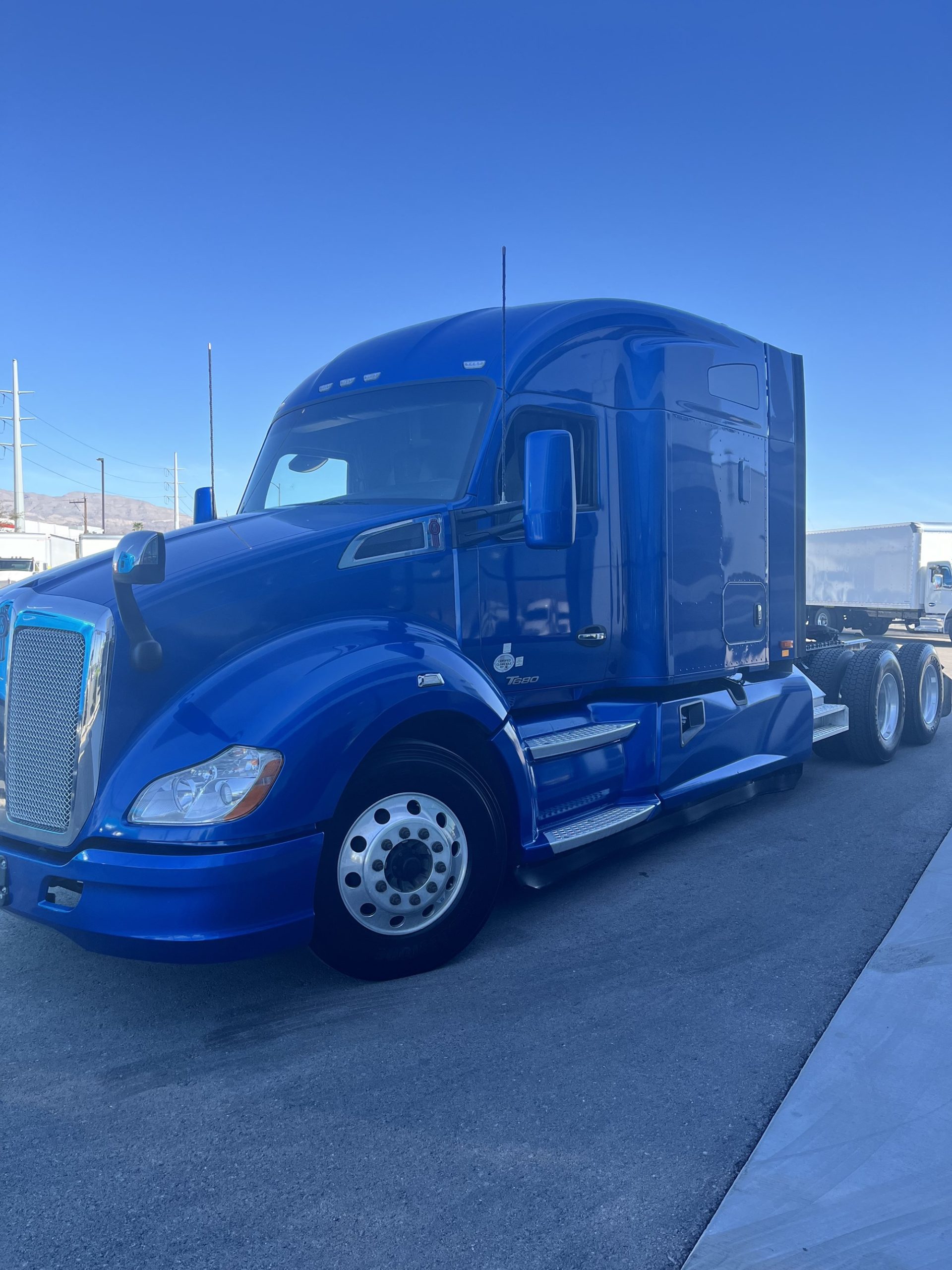 2021 Kenworth T680 - image 1 of 6