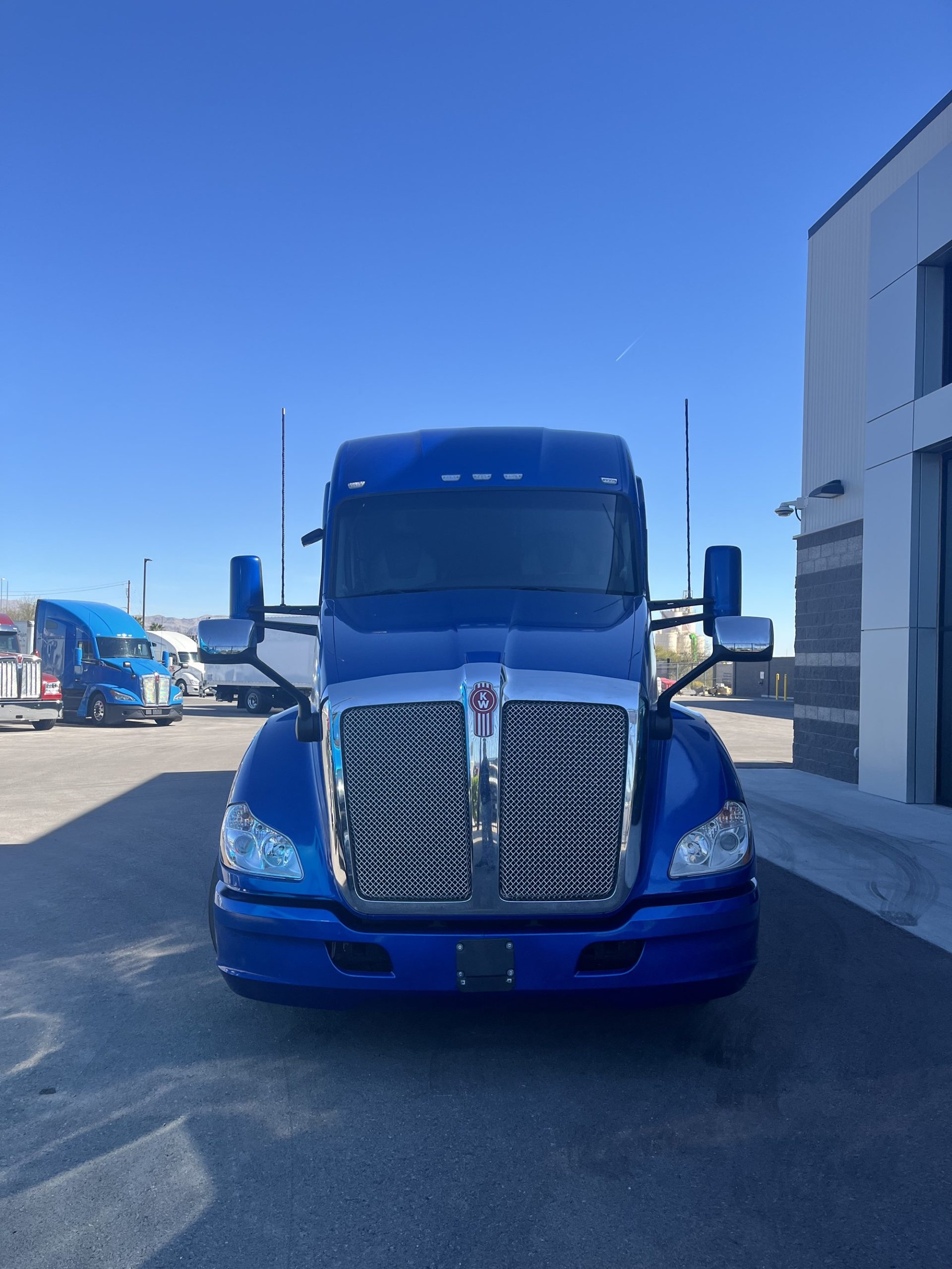 2021 Kenworth T680 - image 2 of 6