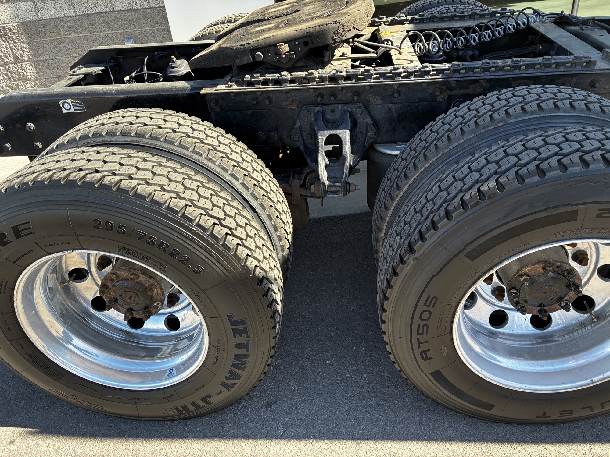 2021 Kenworth T680 - image 4 of 6