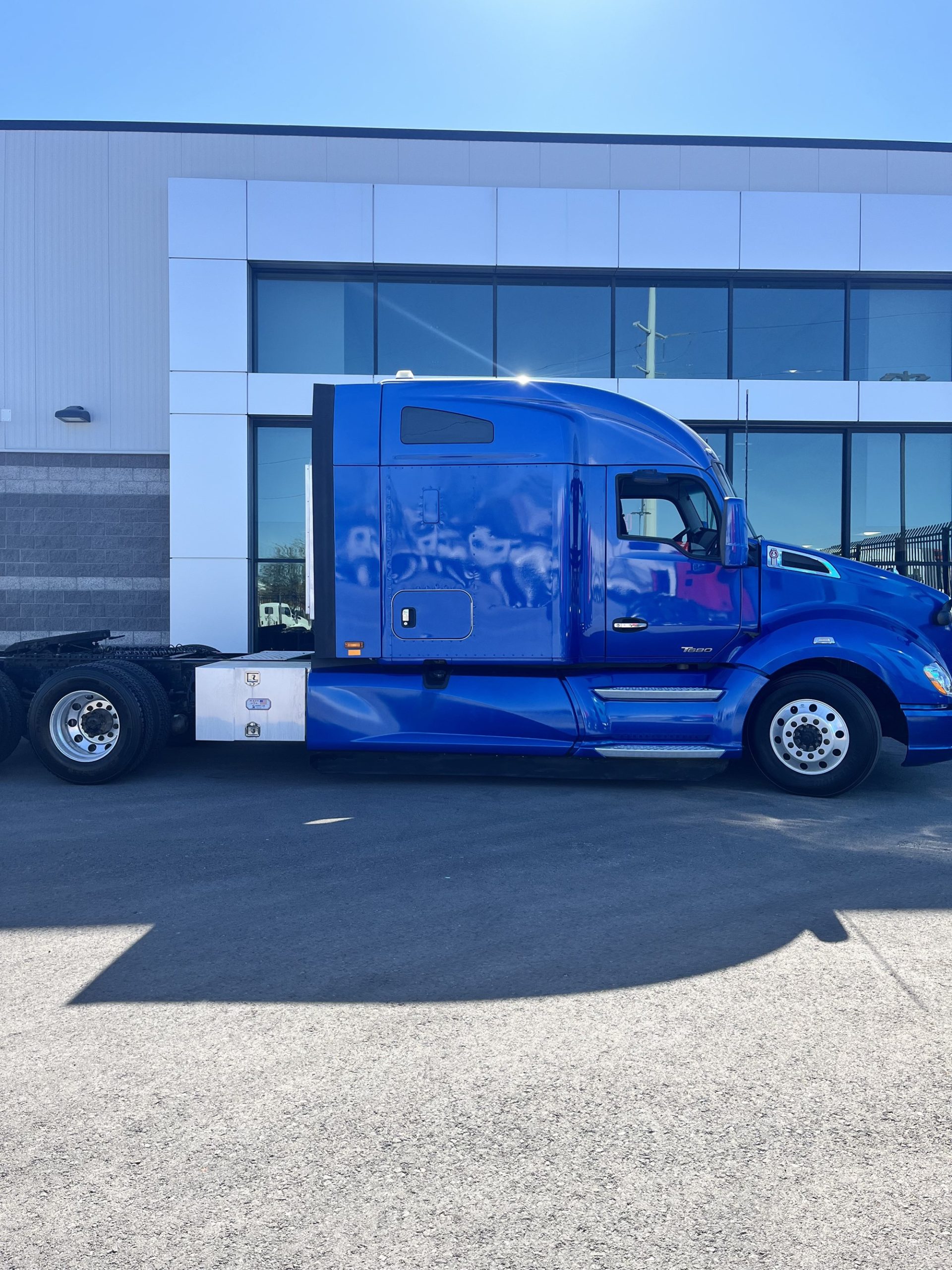 2021 Kenworth T680 - image 4 of 6