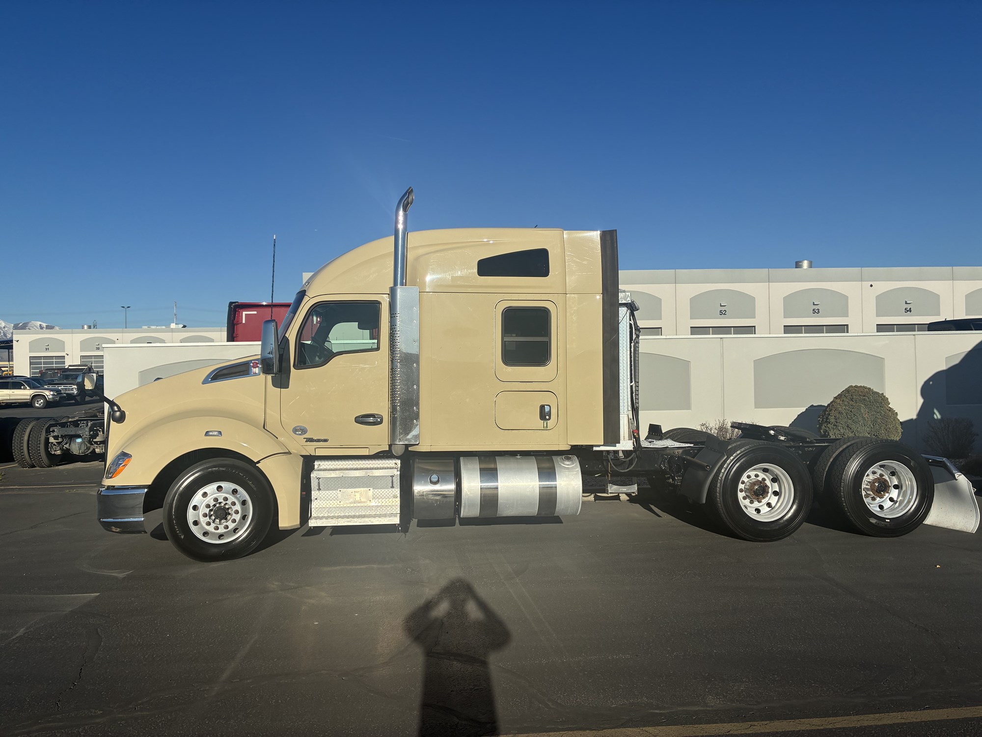 2021 Kenworth T680 - image 1