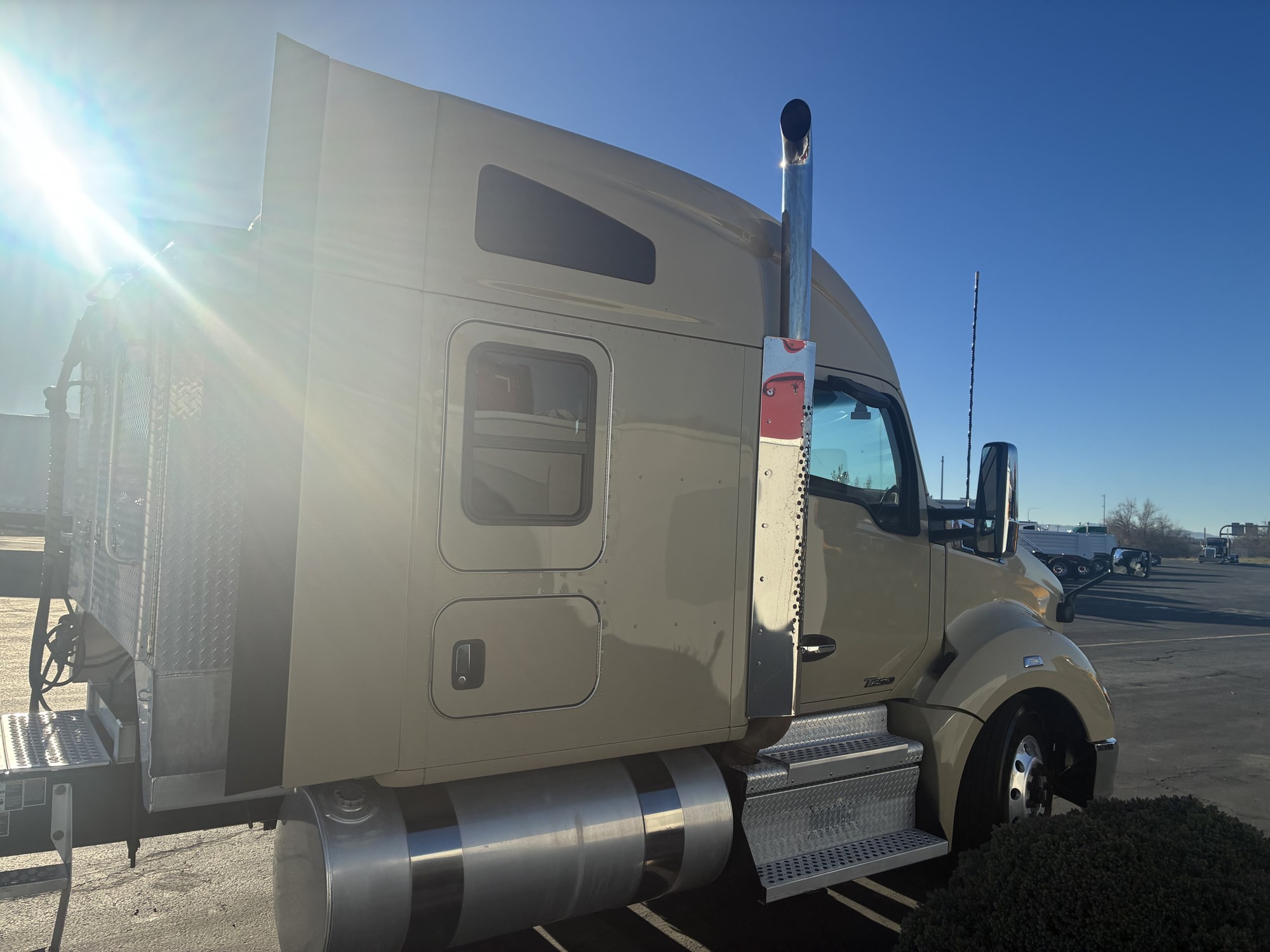 2021 Kenworth T680 - image 5