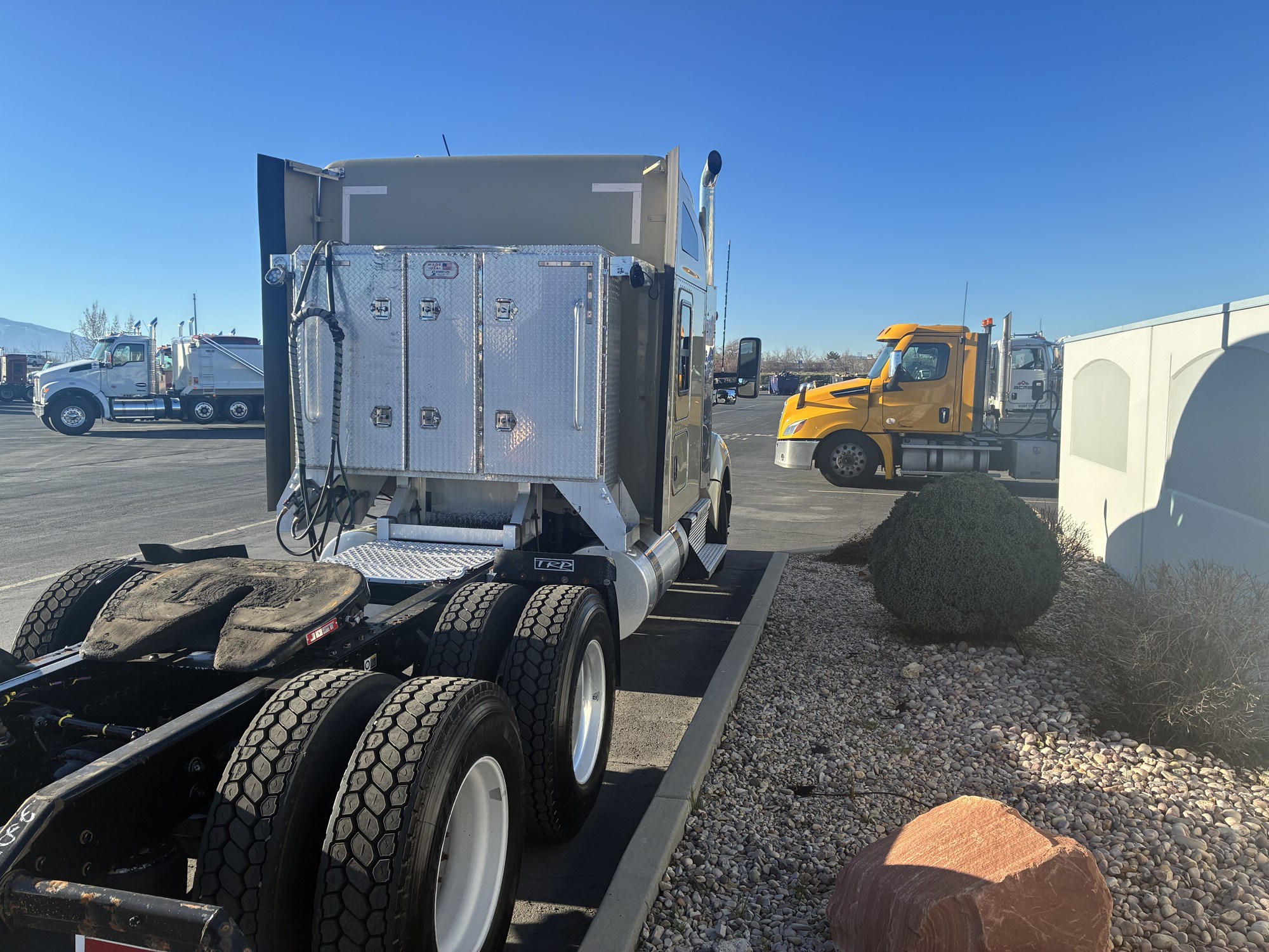 2021 Kenworth T680 - image 6