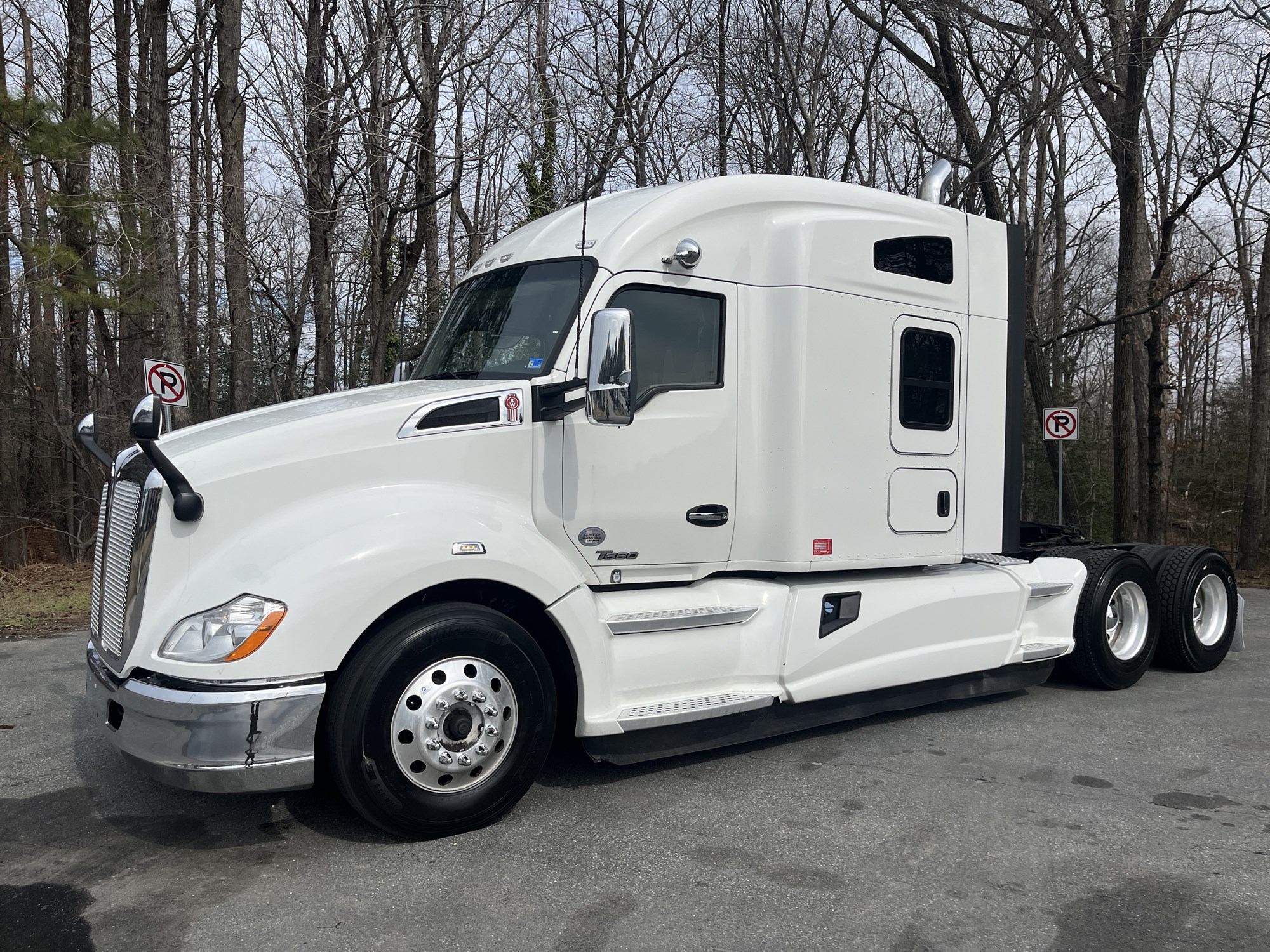 2021 Kenworth T680 - image 1