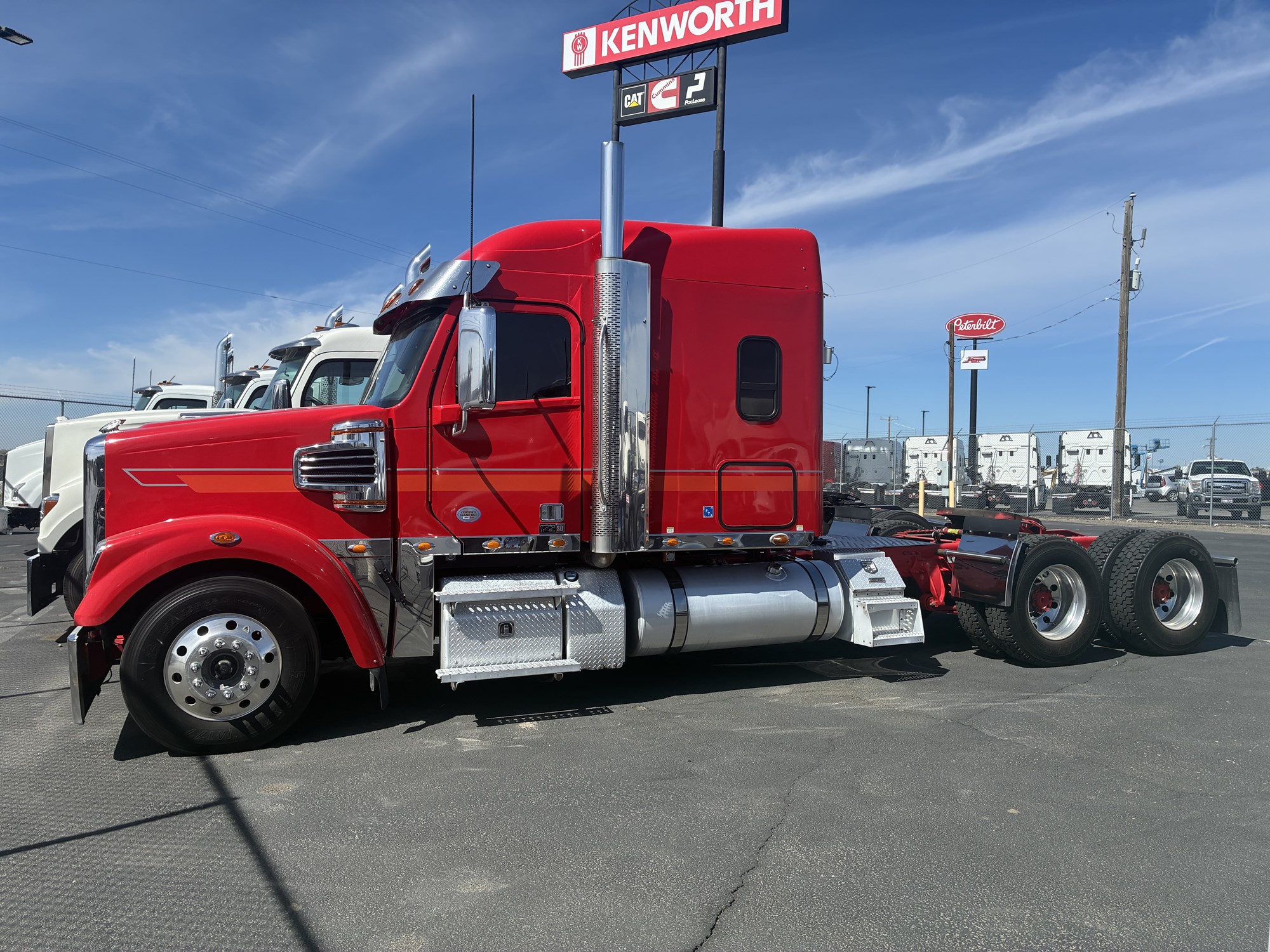 2022 Freightliner Coronado - image 1 of 6